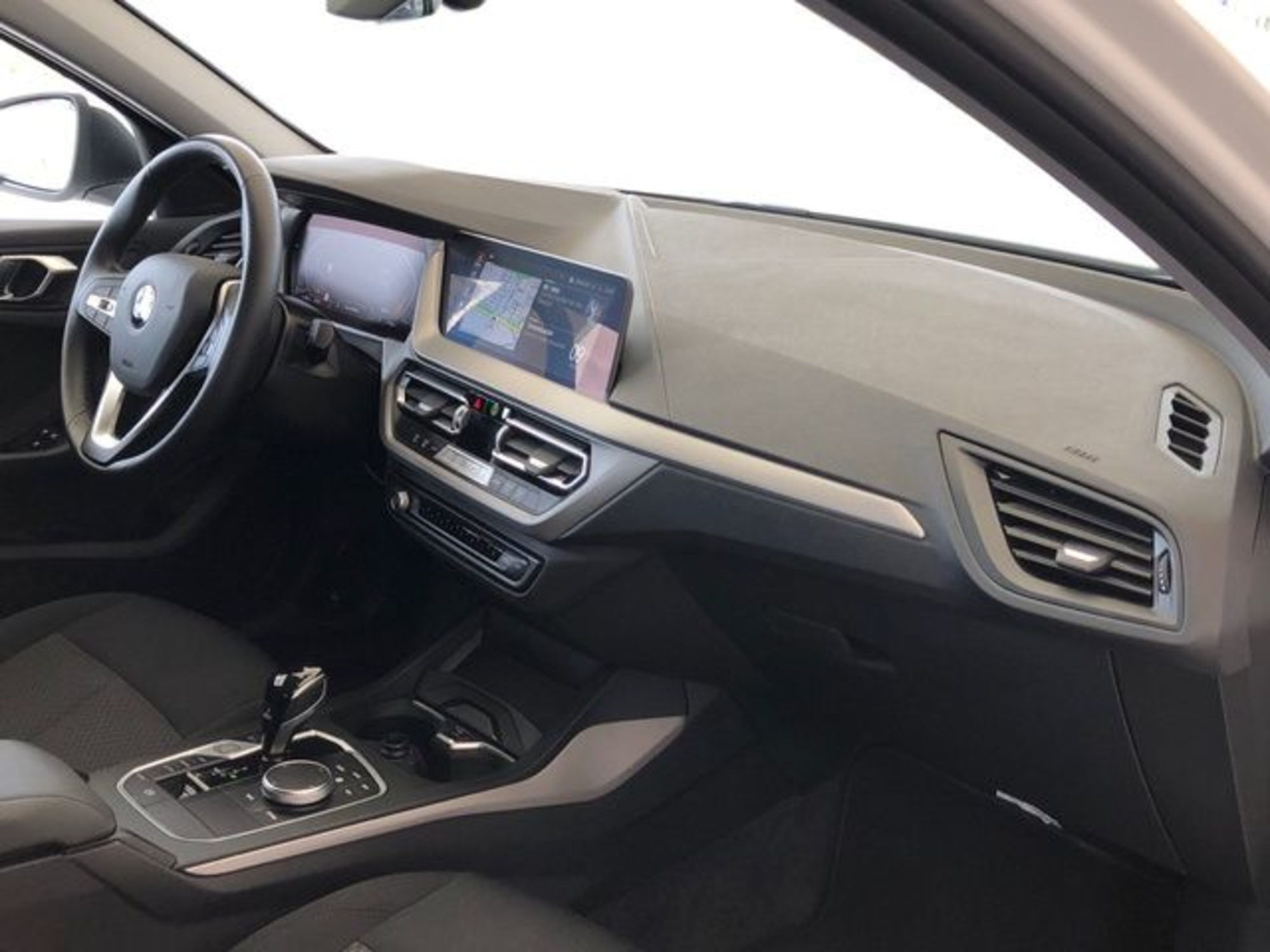 Renting BMW Serie 1 118d Business 110 kW (150 CV) 5 4