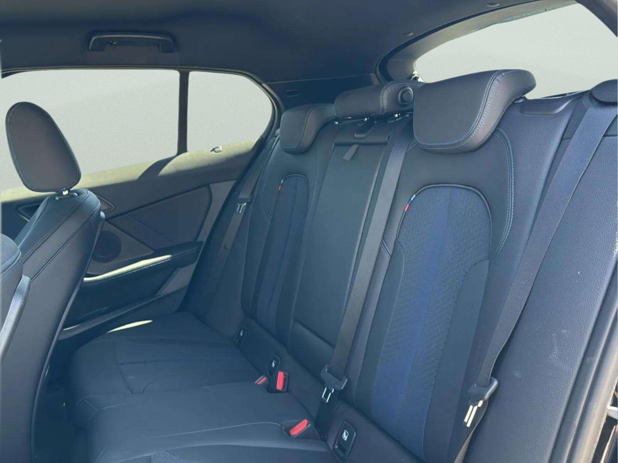 Renting BMW Serie 1 118d Business 110 kW (150 CV) 5 6