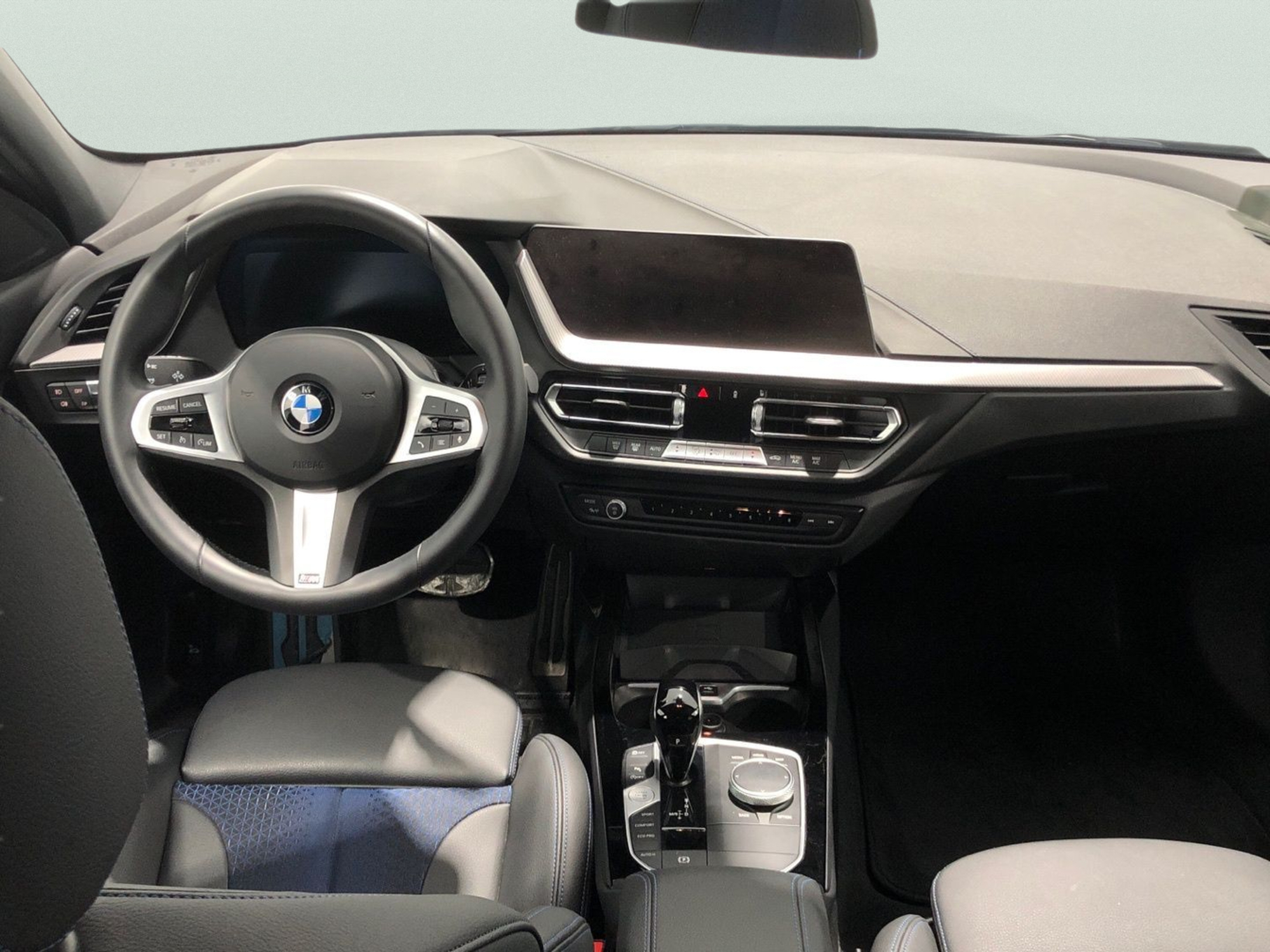 Renting BMW Serie 1 118d Business 110 kW (150 CV) 5 7