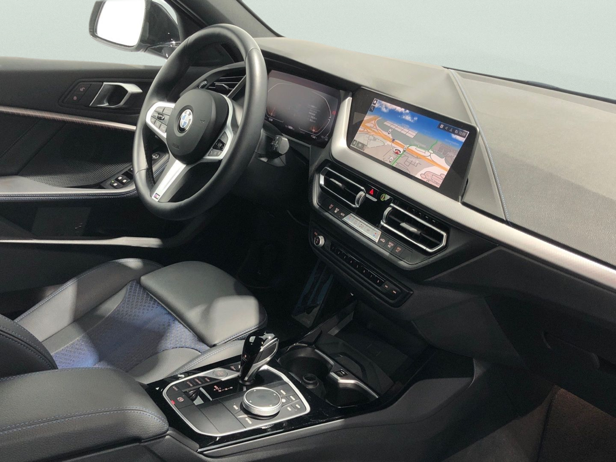 Renting BMW Serie 1 118d Business 110 kW (150 CV) 5 7