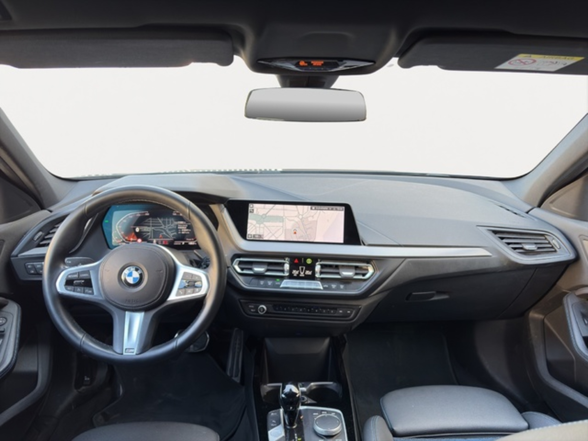 Renting BMW Serie 1 118i 103 kW (140 CV) 2
