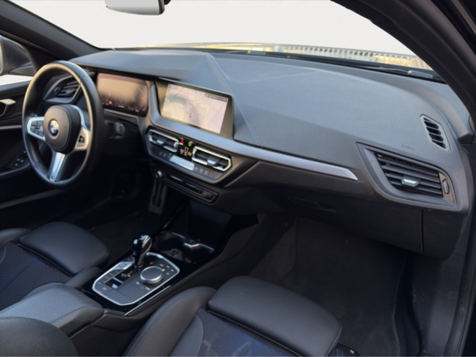 Renting BMW Serie 1 118i 103 kW (140 CV) 2