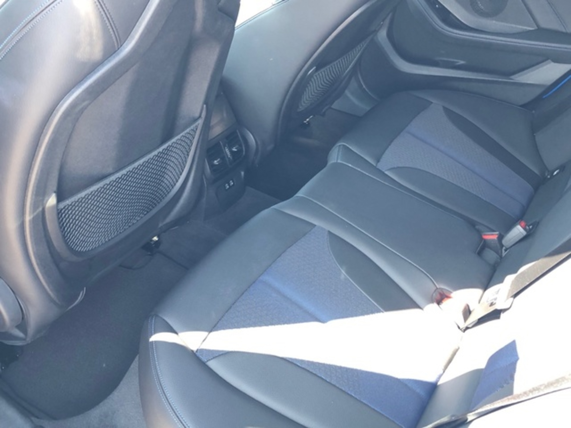 Renting BMW Serie 1 118i 103 kW (140 CV) 3 2
