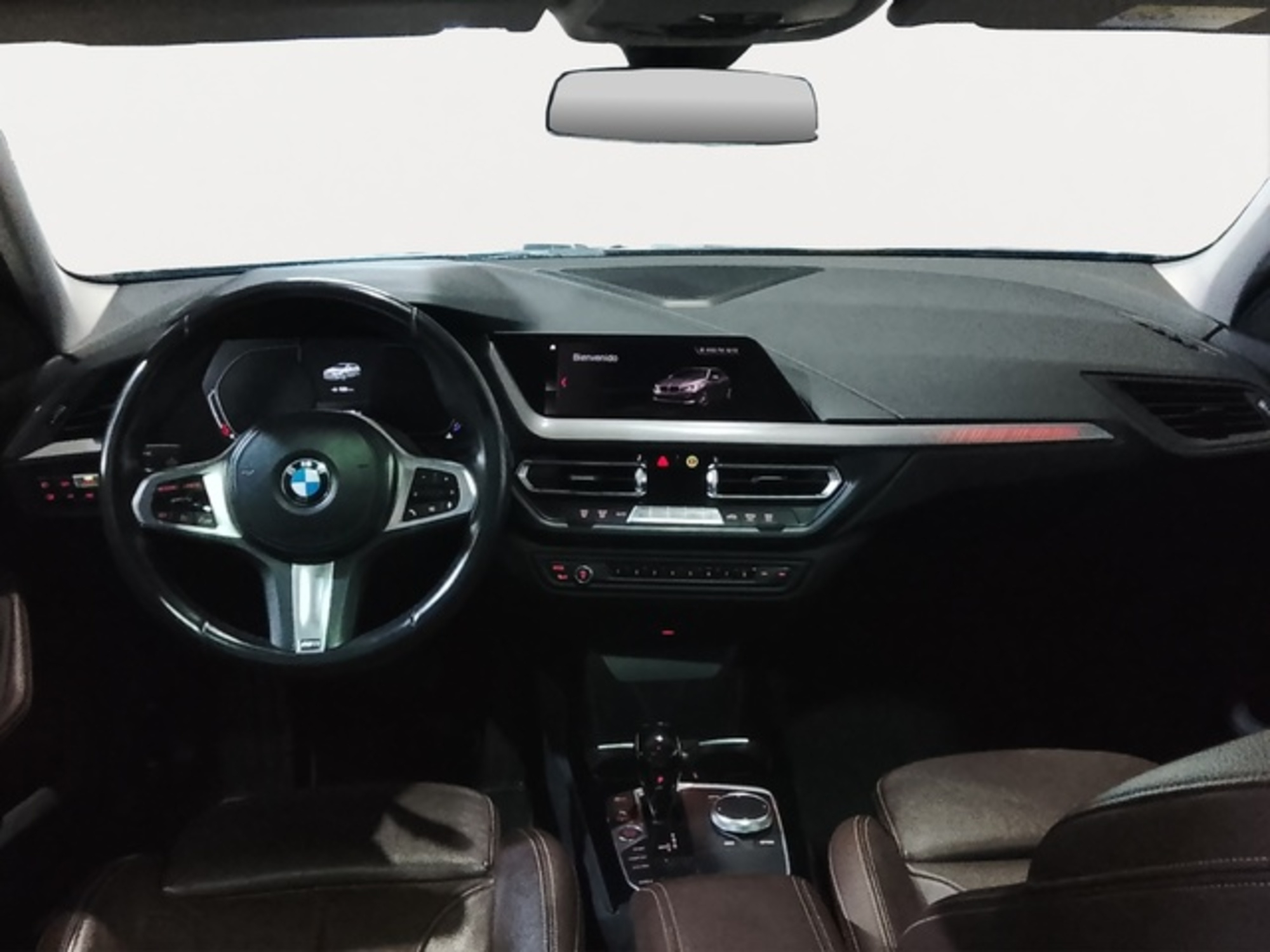 Renting BMW Serie 1 118i 103 kW (140 CV) 6 6