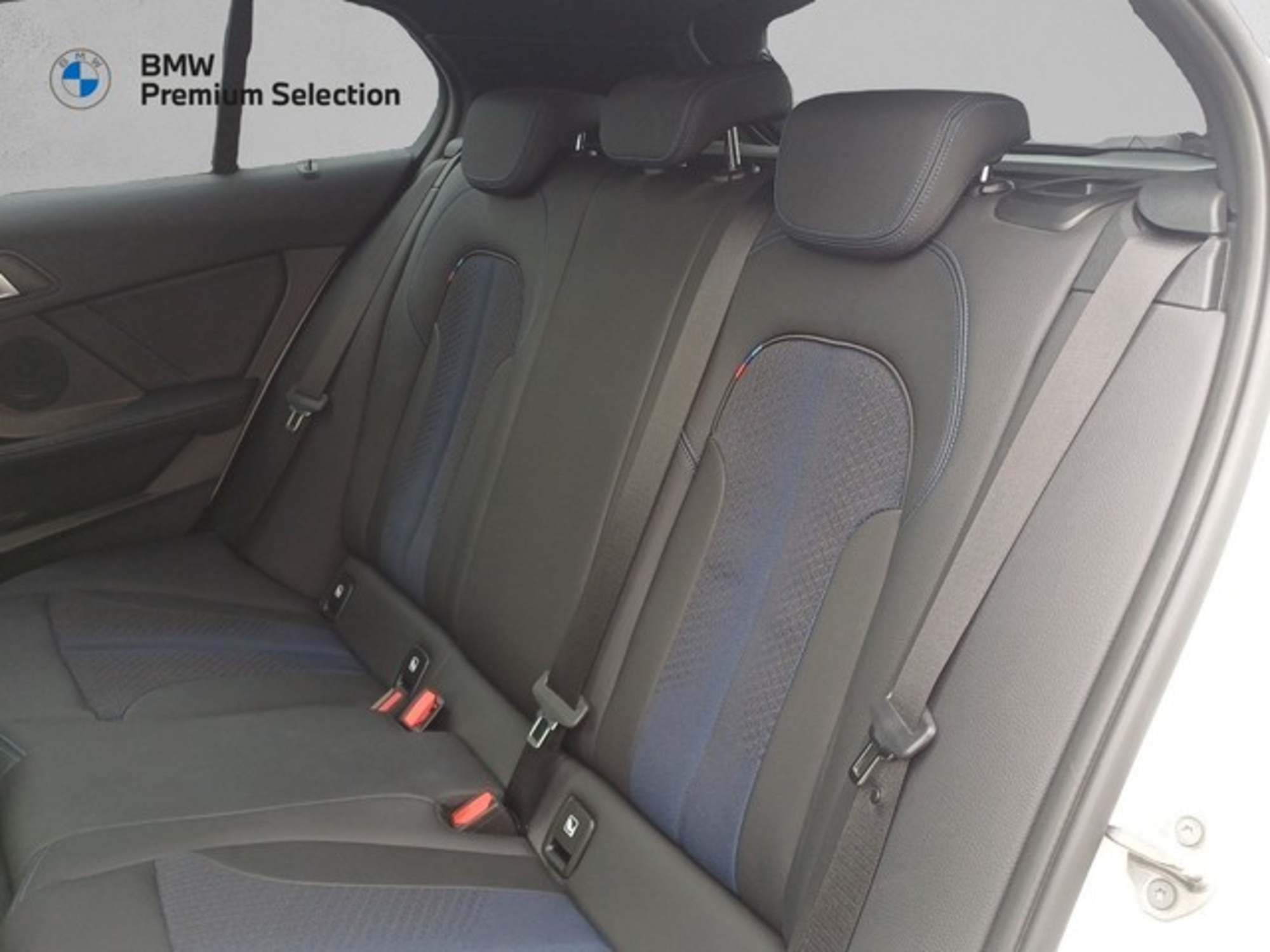 Renting BMW Serie 1 118i 103 kW (140 CV) 6