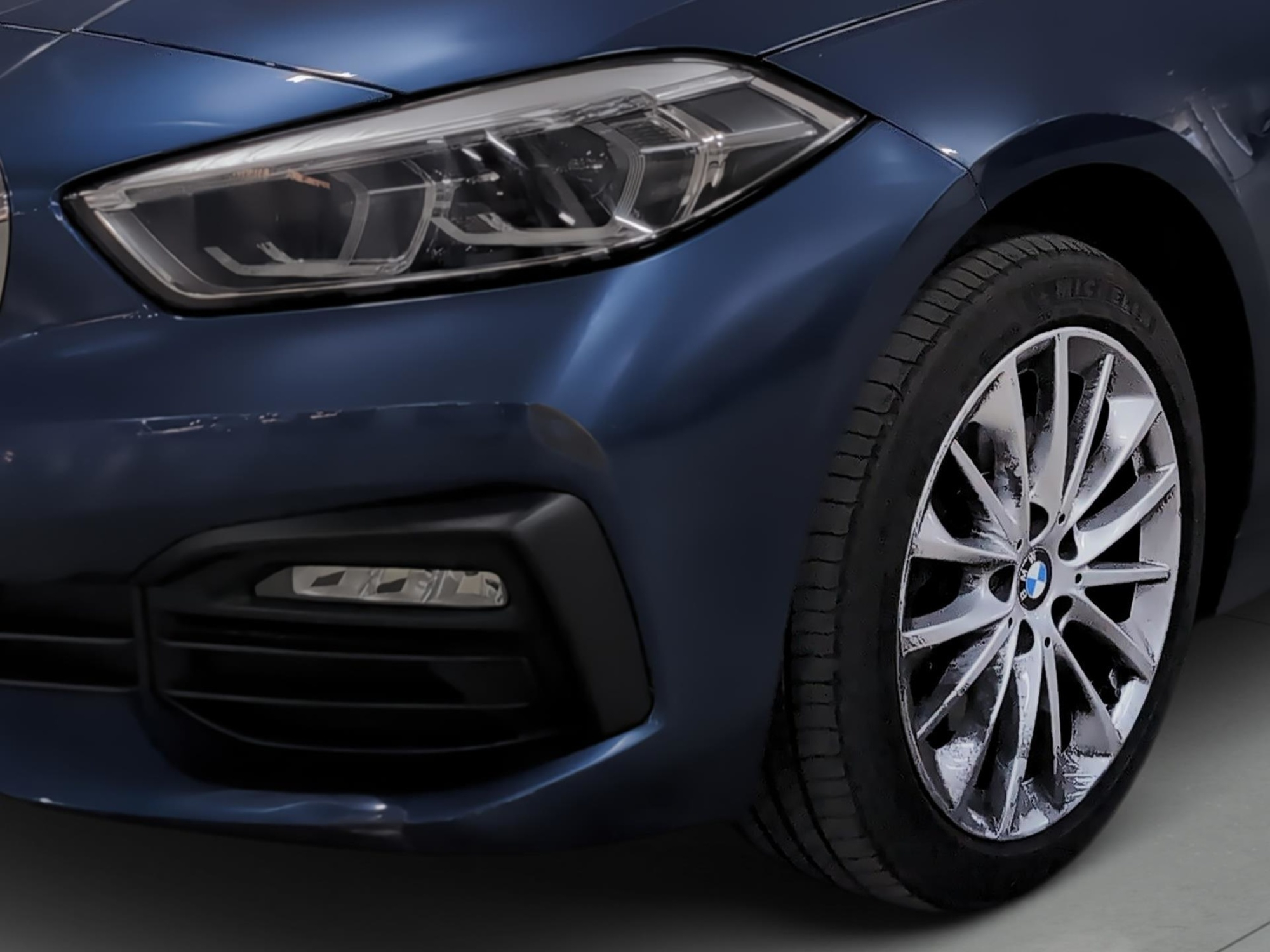 Renting BMW Serie 1 118i 103 kW (140 CV) 7