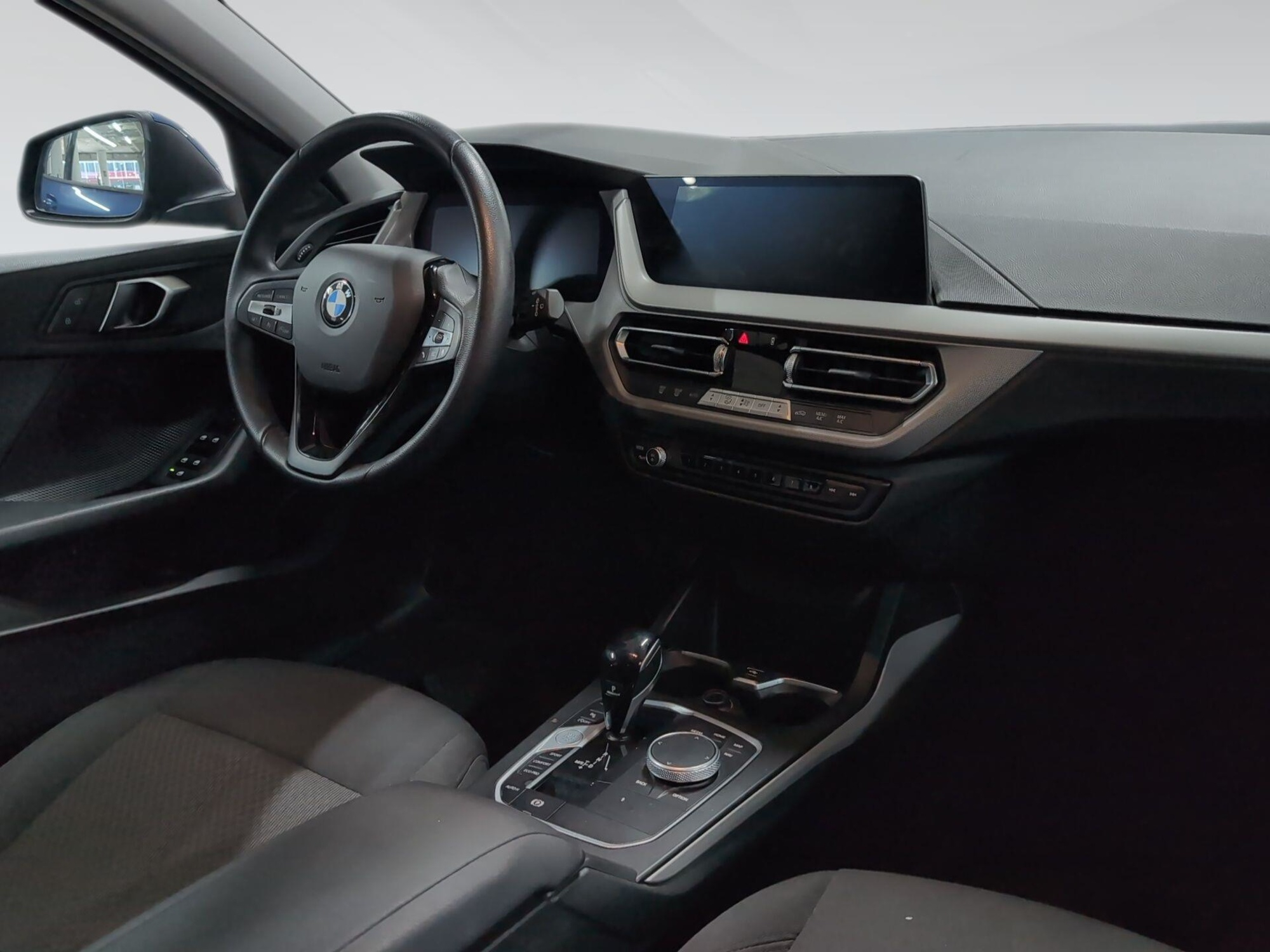 Renting BMW Serie 1 118i 103 kW (140 CV) 7