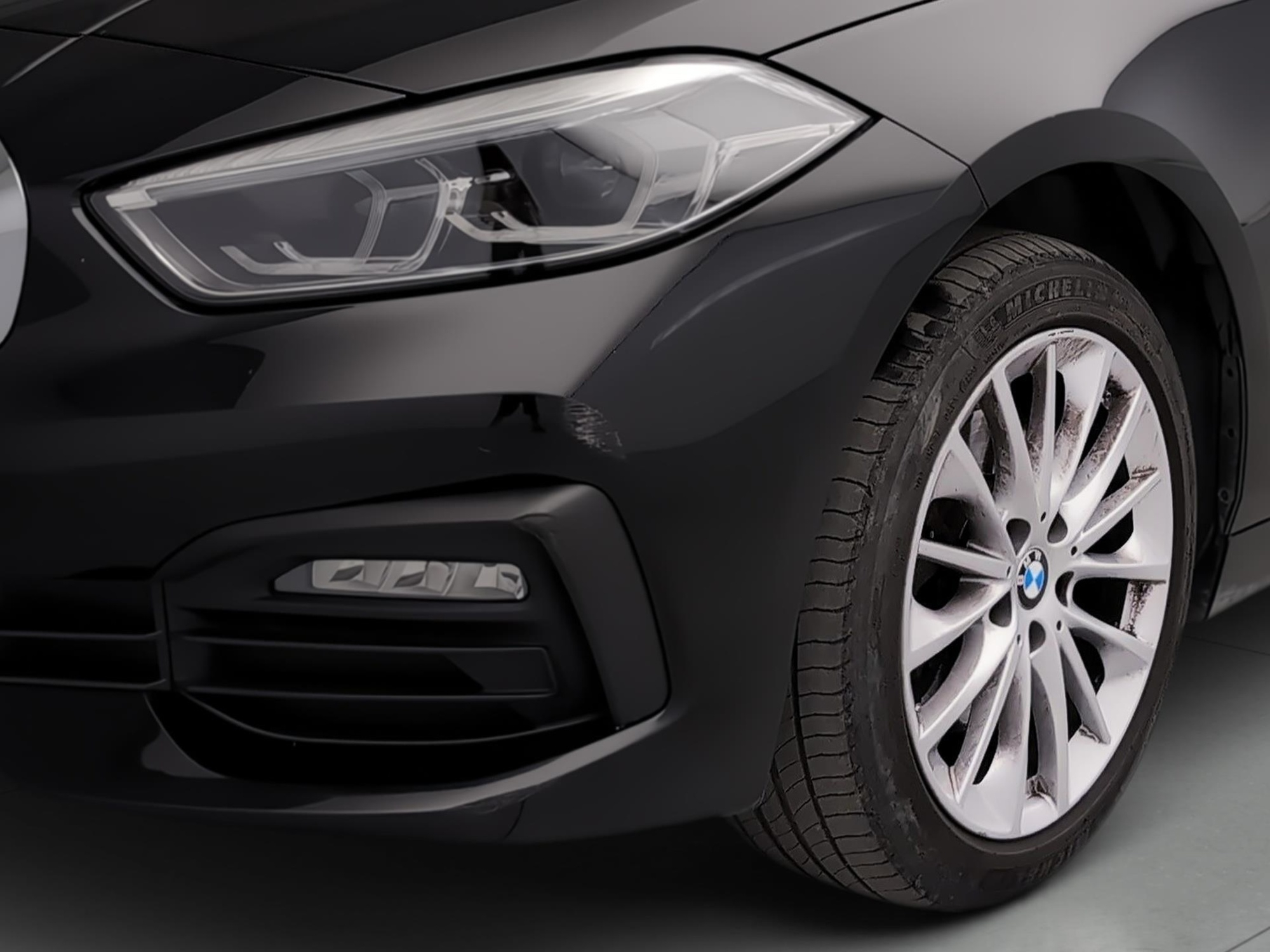 Renting BMW Serie 1 118i 103 kW (140 CV) 7 2
