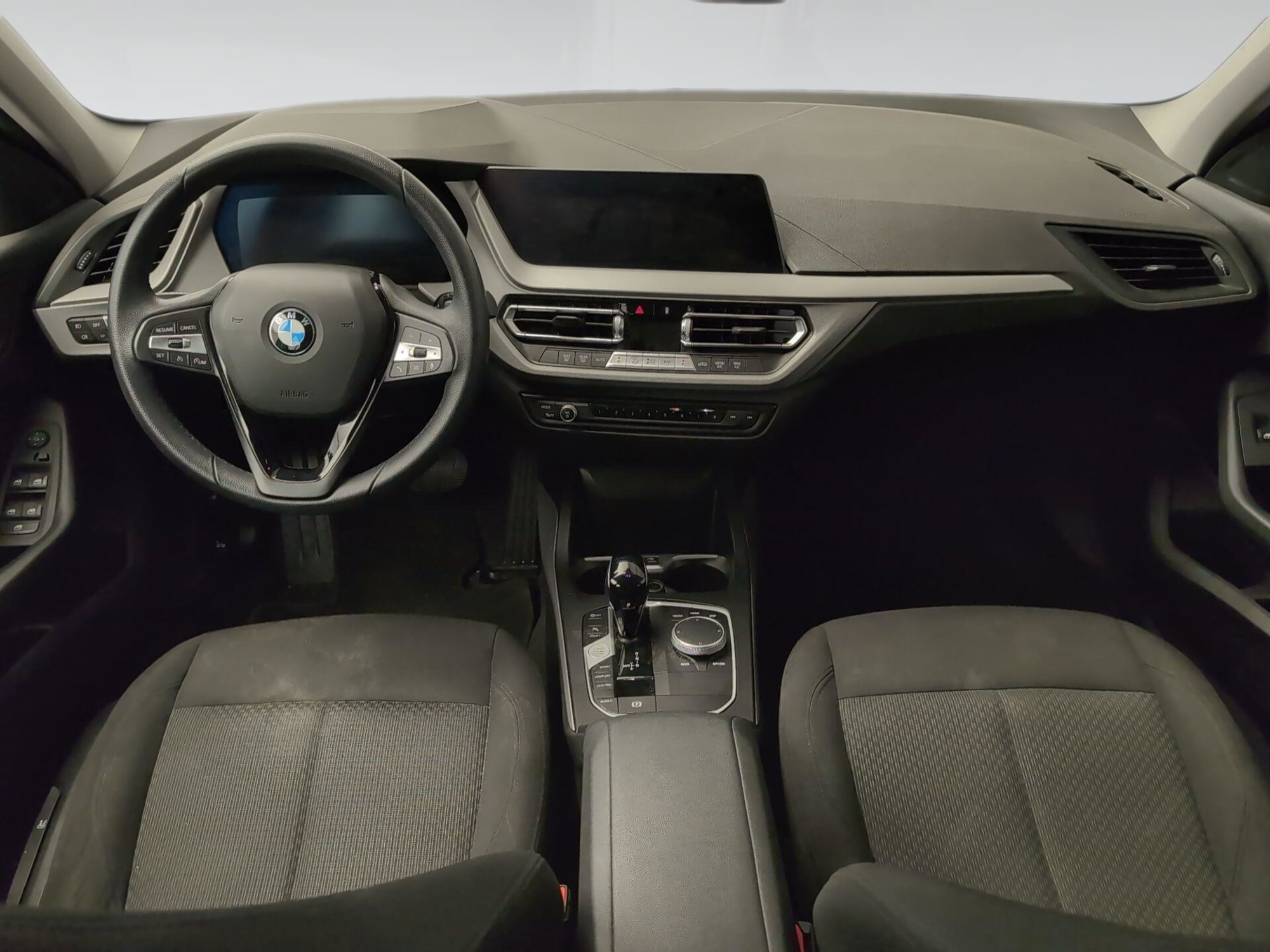 Renting BMW Serie 1 118i 103 kW (140 CV) 7 2