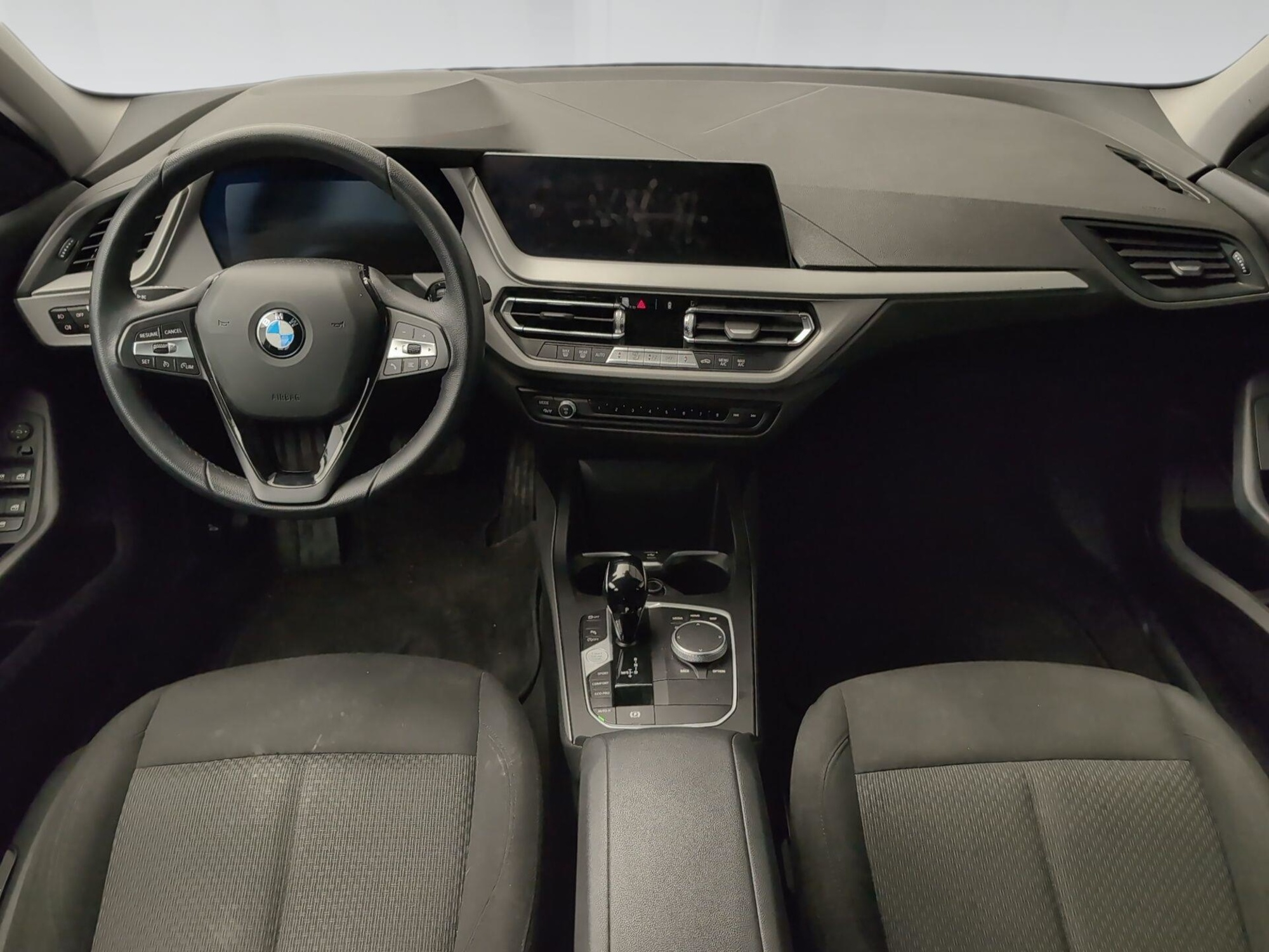 Renting BMW Serie 1 118i 103 kW (140 CV) 7 14