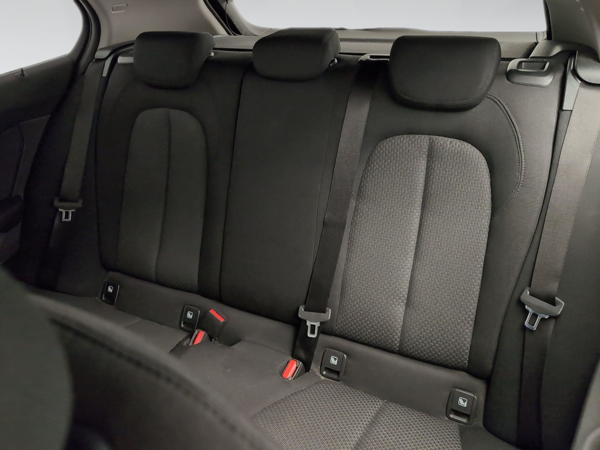 Renting BMW Serie 1 118i 103 kW (140 CV) 7 14