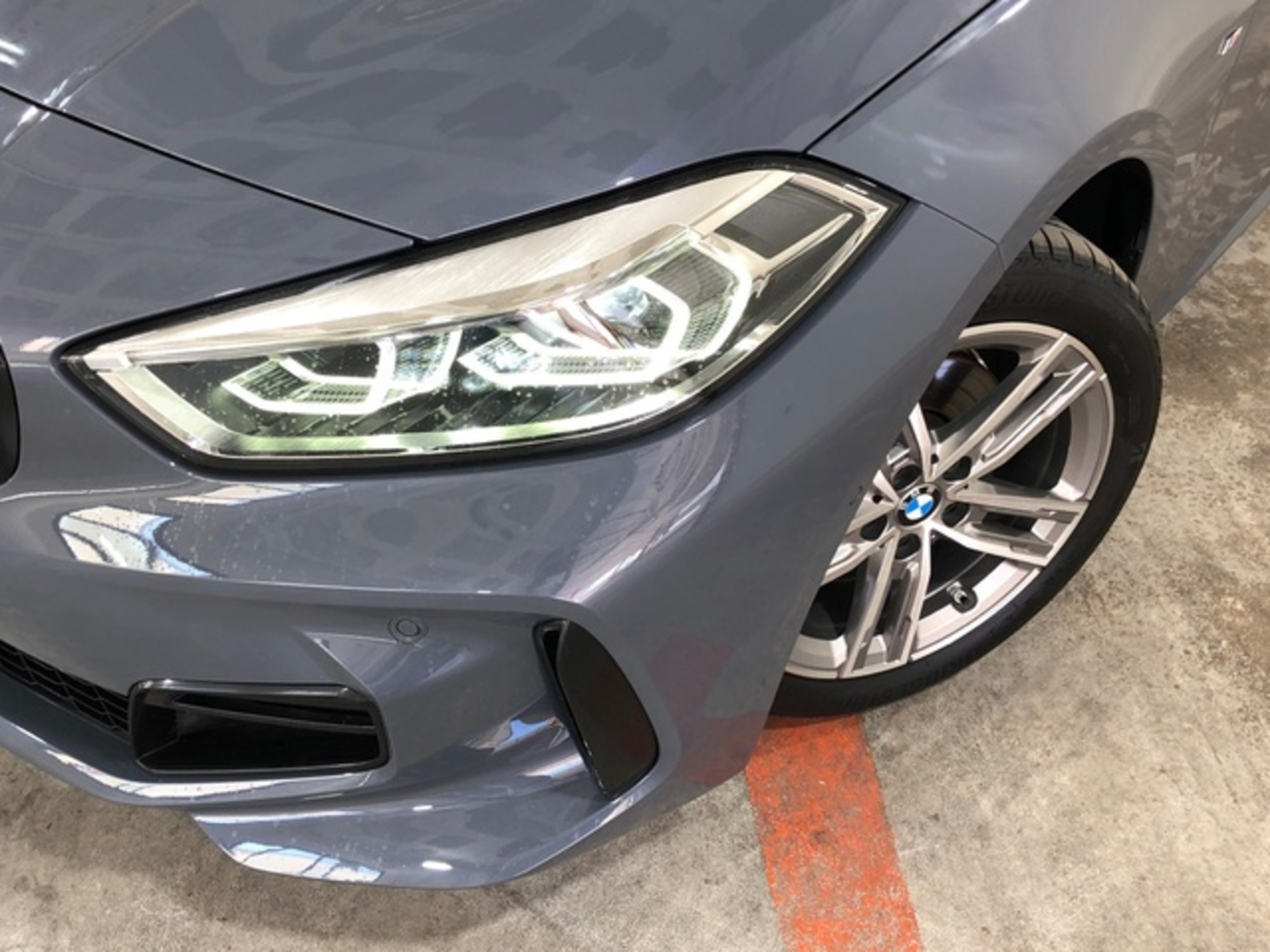Renting BMW Serie 1 118i 103 kW (140 CV) 8
