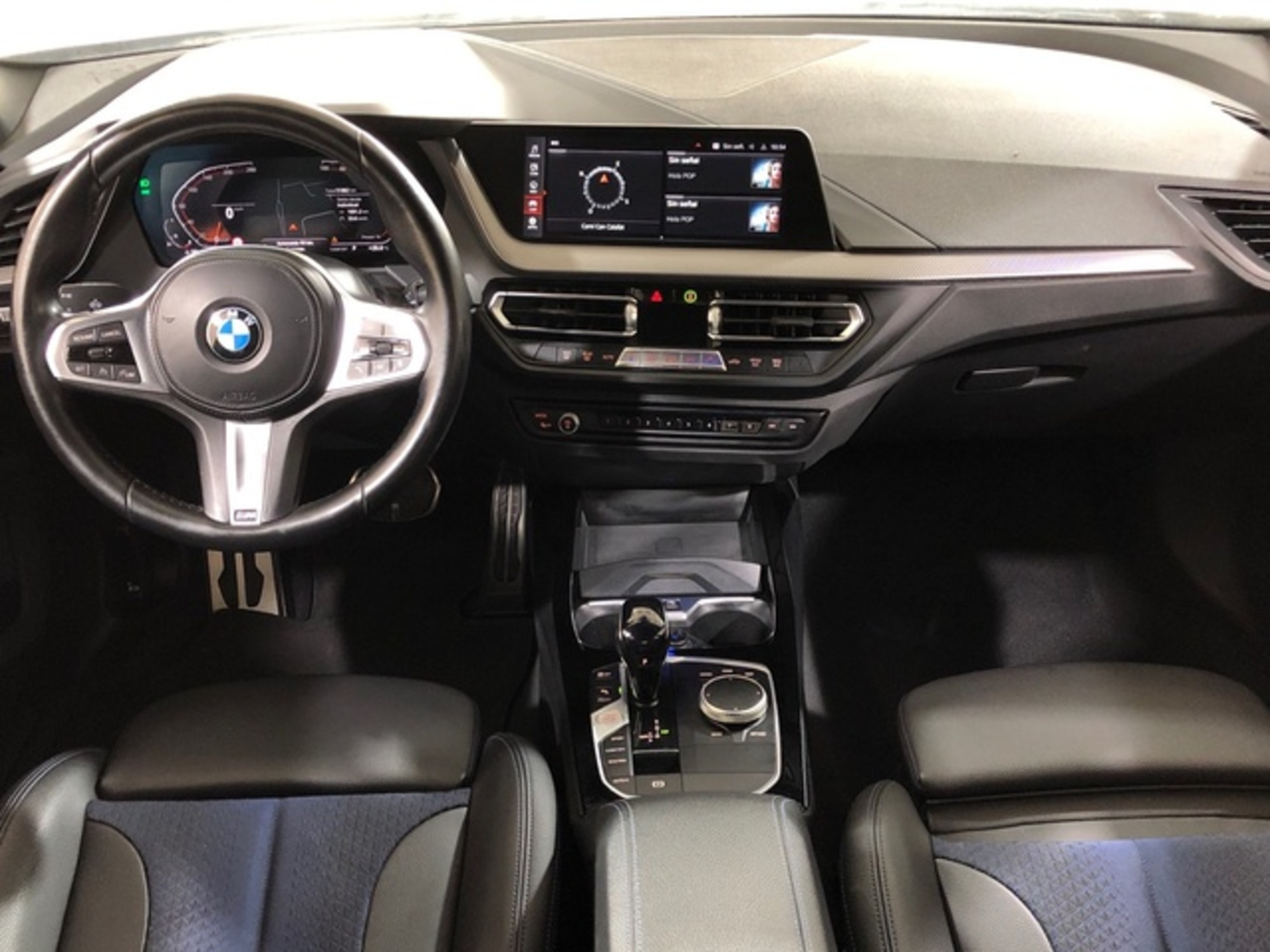 Renting BMW Serie 1 118i 103 kW (140 CV) 8