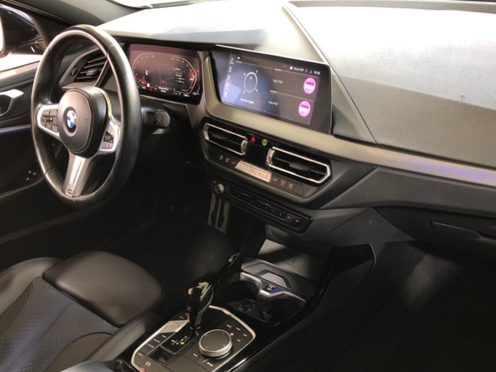 Renting BMW Serie 1 118i 103 kW (140 CV) 8
