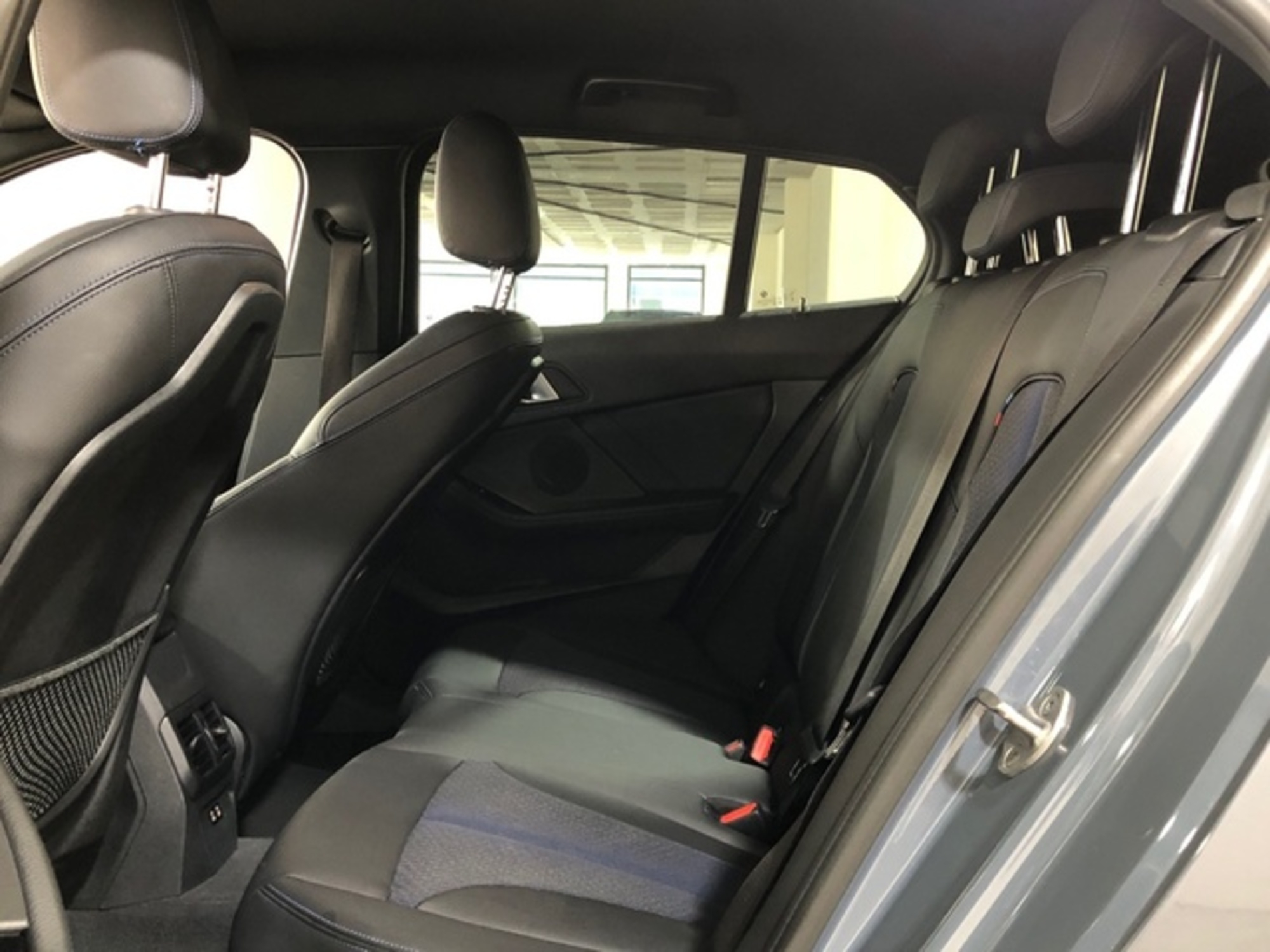 Renting BMW Serie 1 118i 103 kW (140 CV) 8