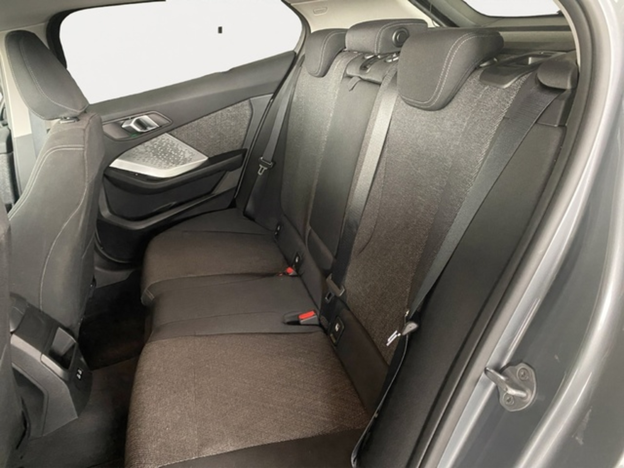 Renting BMW Serie 1 120d 120 kW (163 CV) 12 33