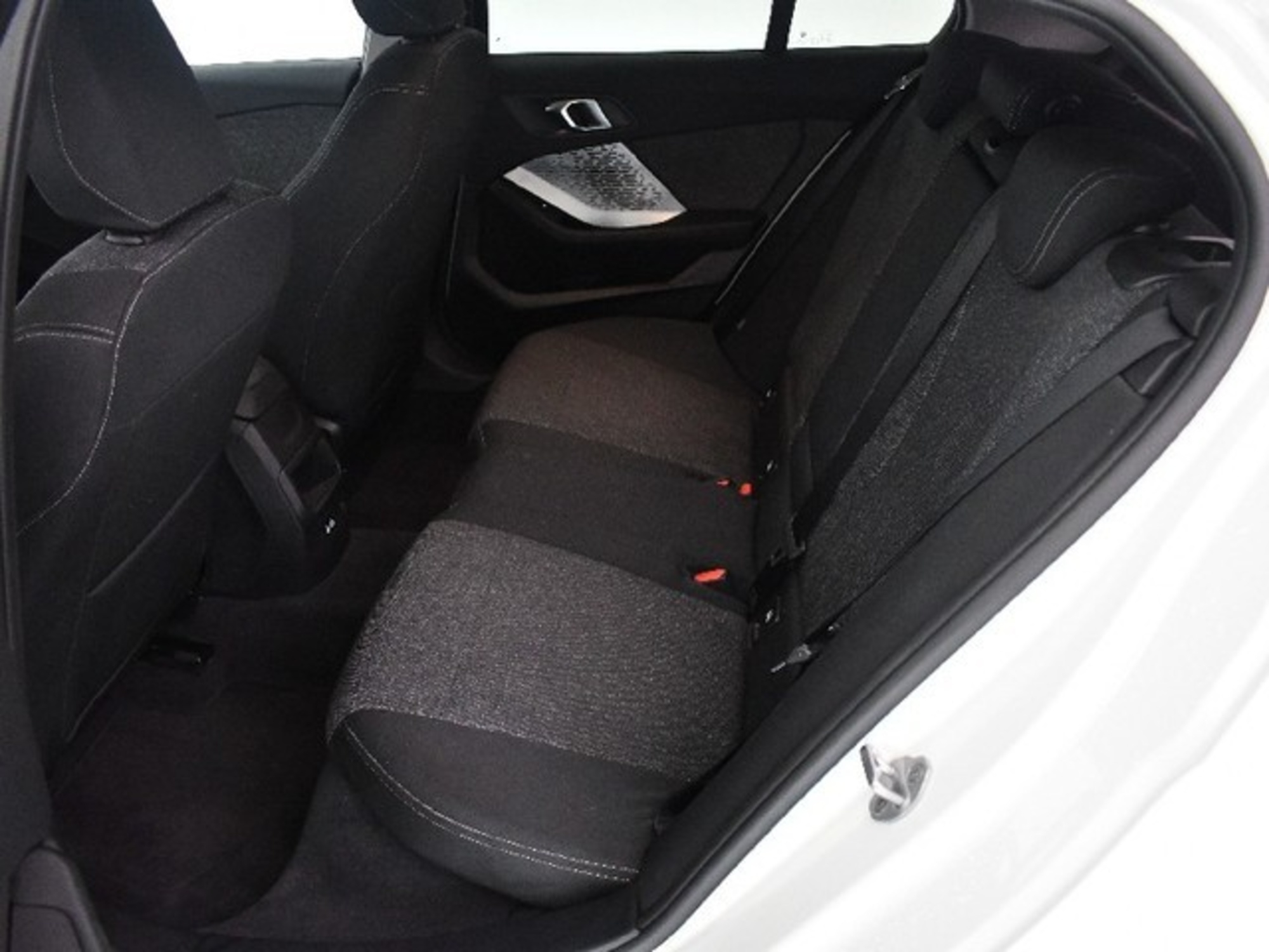 Renting BMW Serie 1 120i 125 kW (170 CV) 12 2