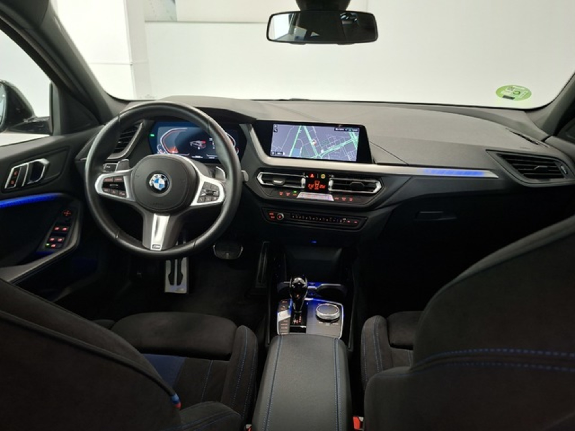 Renting BMW Serie 1 120i 131 kW (178 CV)