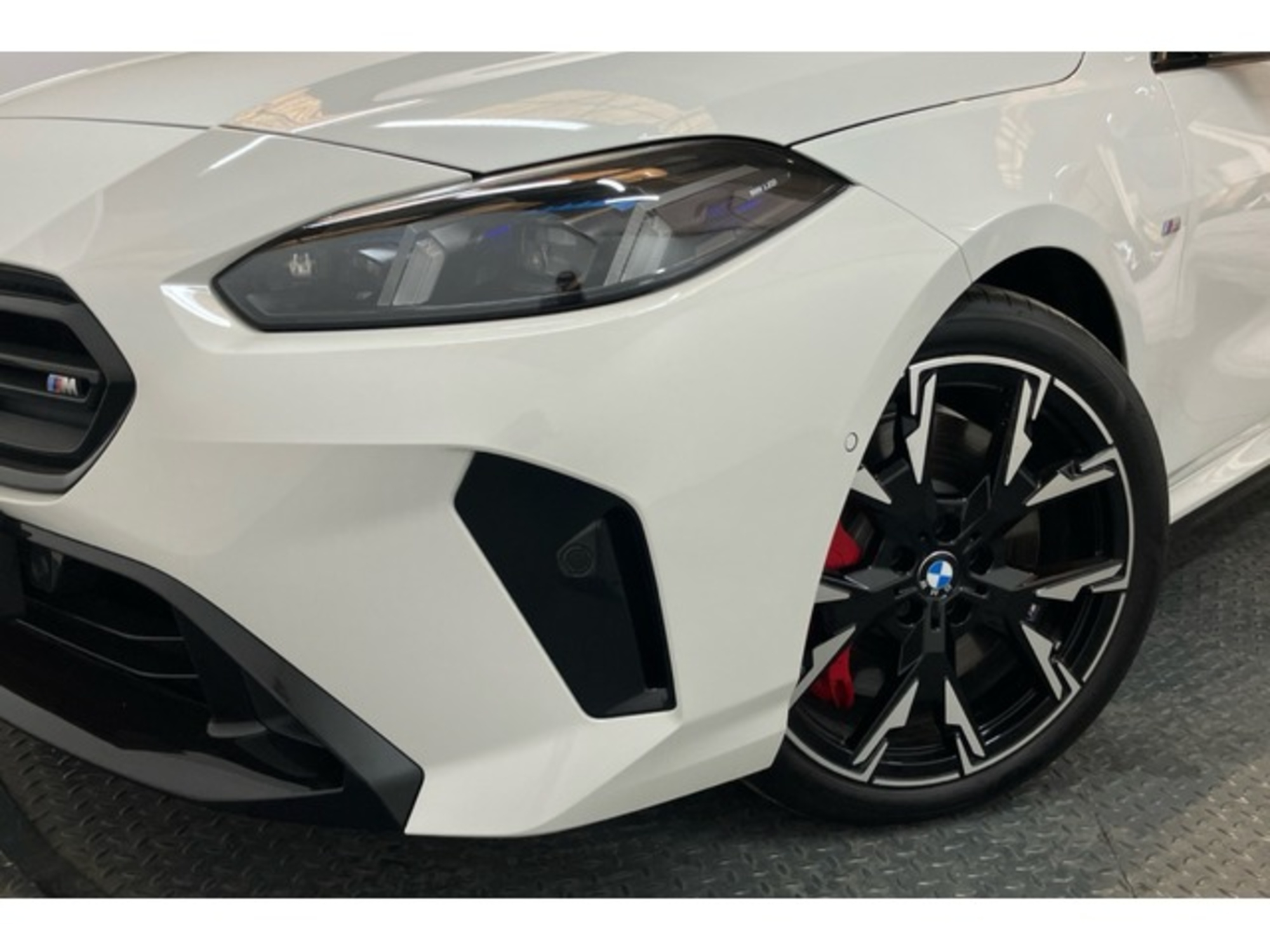 Renting BMW Serie 1 M135i xDrive 221 kW (300 CV) 5