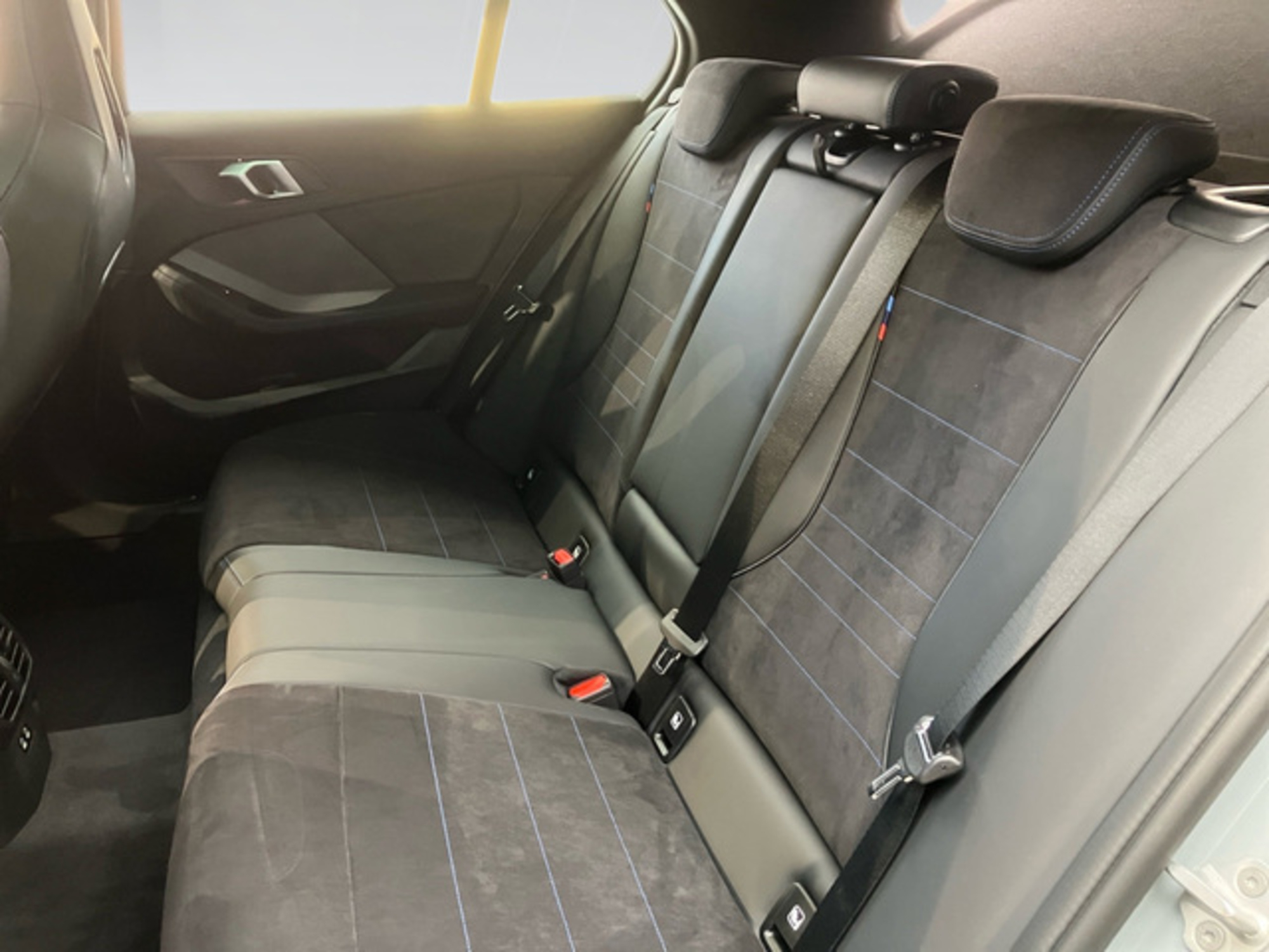 Renting BMW Serie 1 M135i xDrive 221 kW (300 CV) 6 1