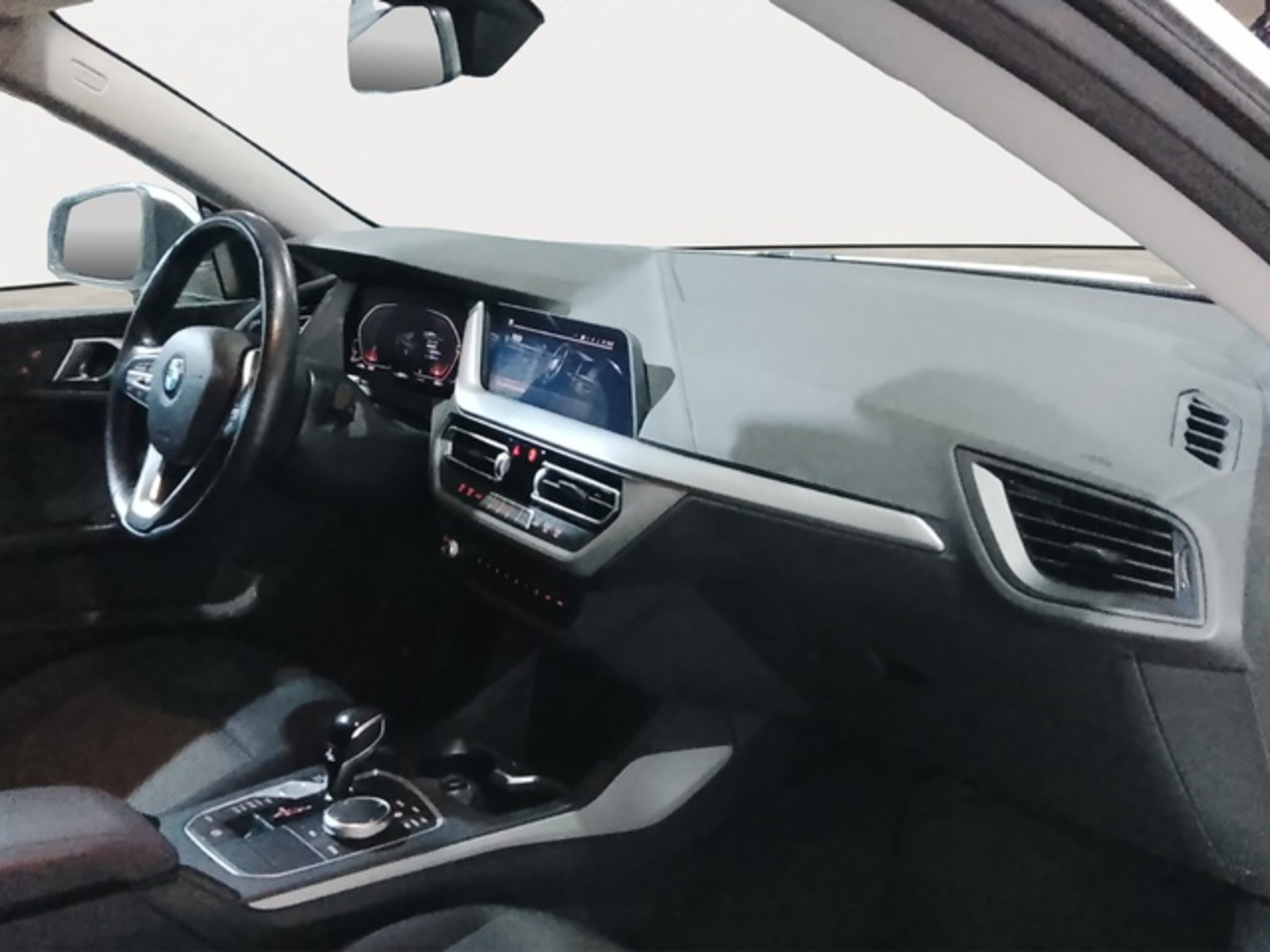 Renting BMW Serie 2 216d Gran Coupe 85 kW (116 CV) 3