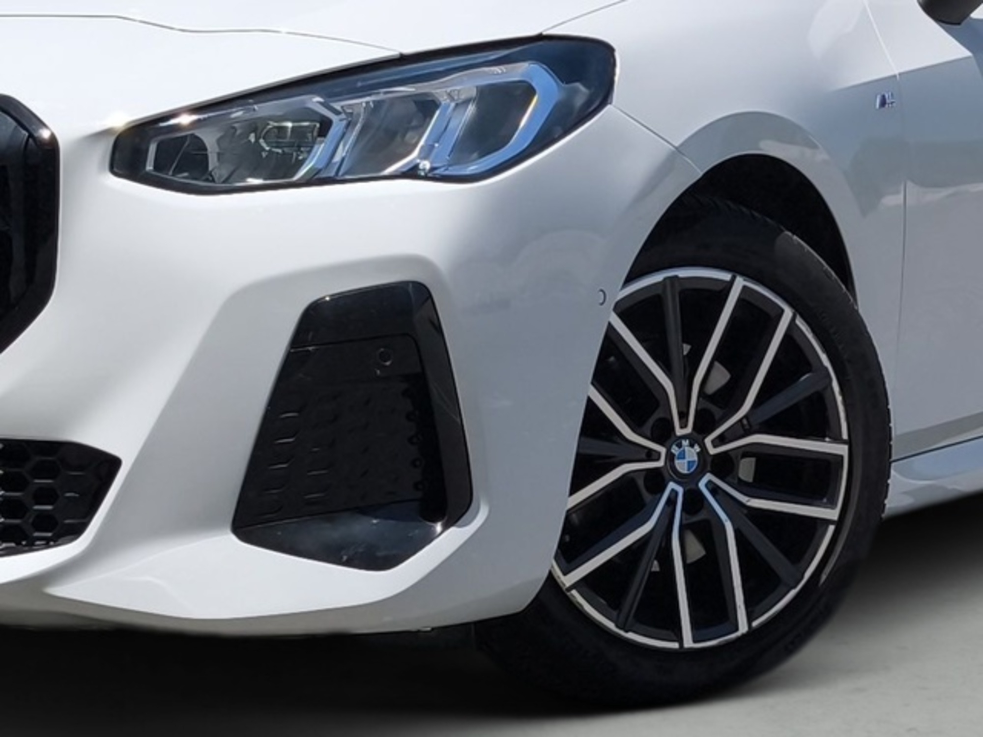 Renting BMW Serie 2 218d Active Tourer 110 kW (150 CV) 1 2