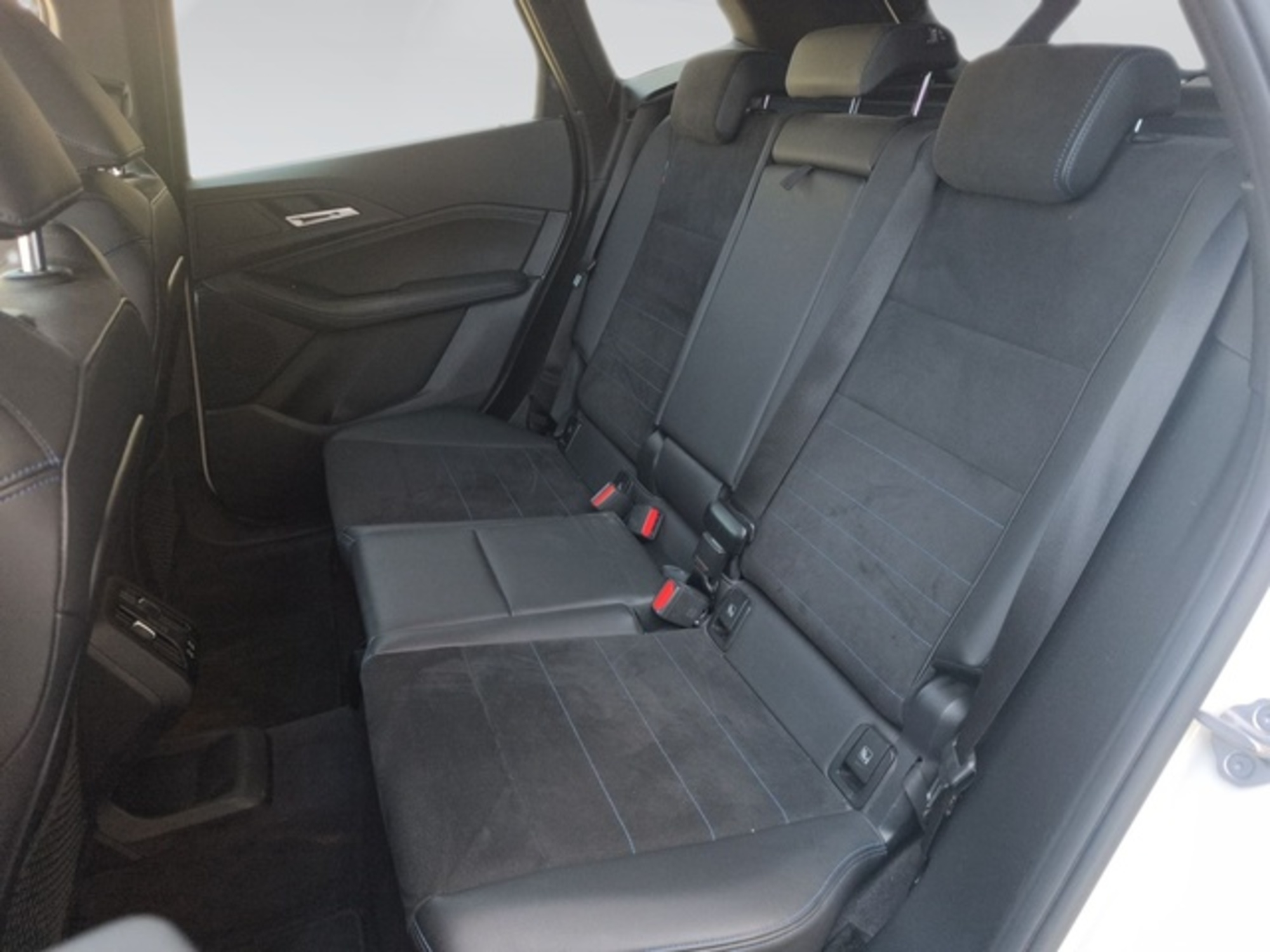 Renting BMW Serie 2 218d Active Tourer 110 kW (150 CV) 1 2
