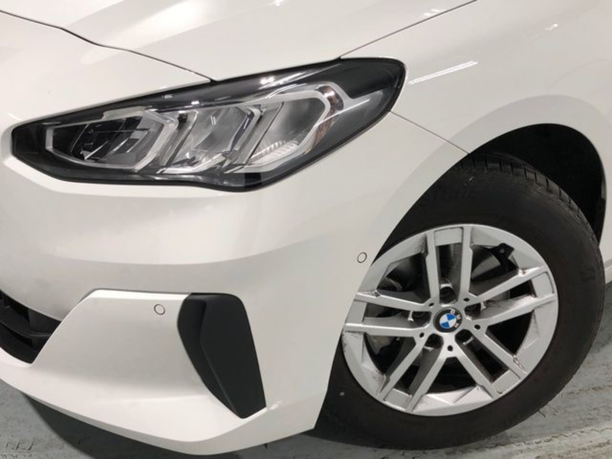 Renting BMW Serie 2 218d Active Tourer 110 kW (150 CV) 4 2