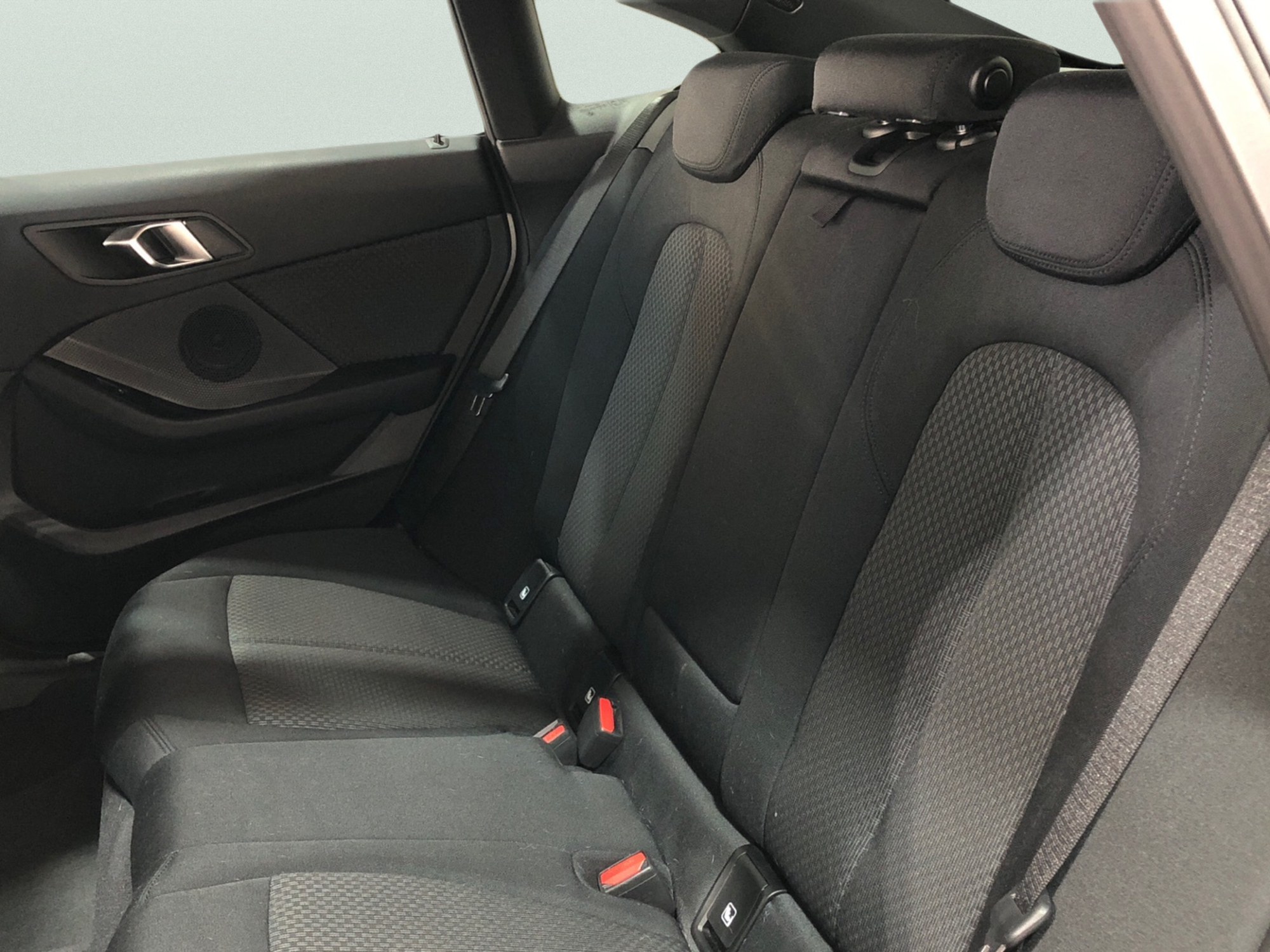 Renting BMW Serie 2 218d Gran Coupe 110 kW (150 CV) 14 1