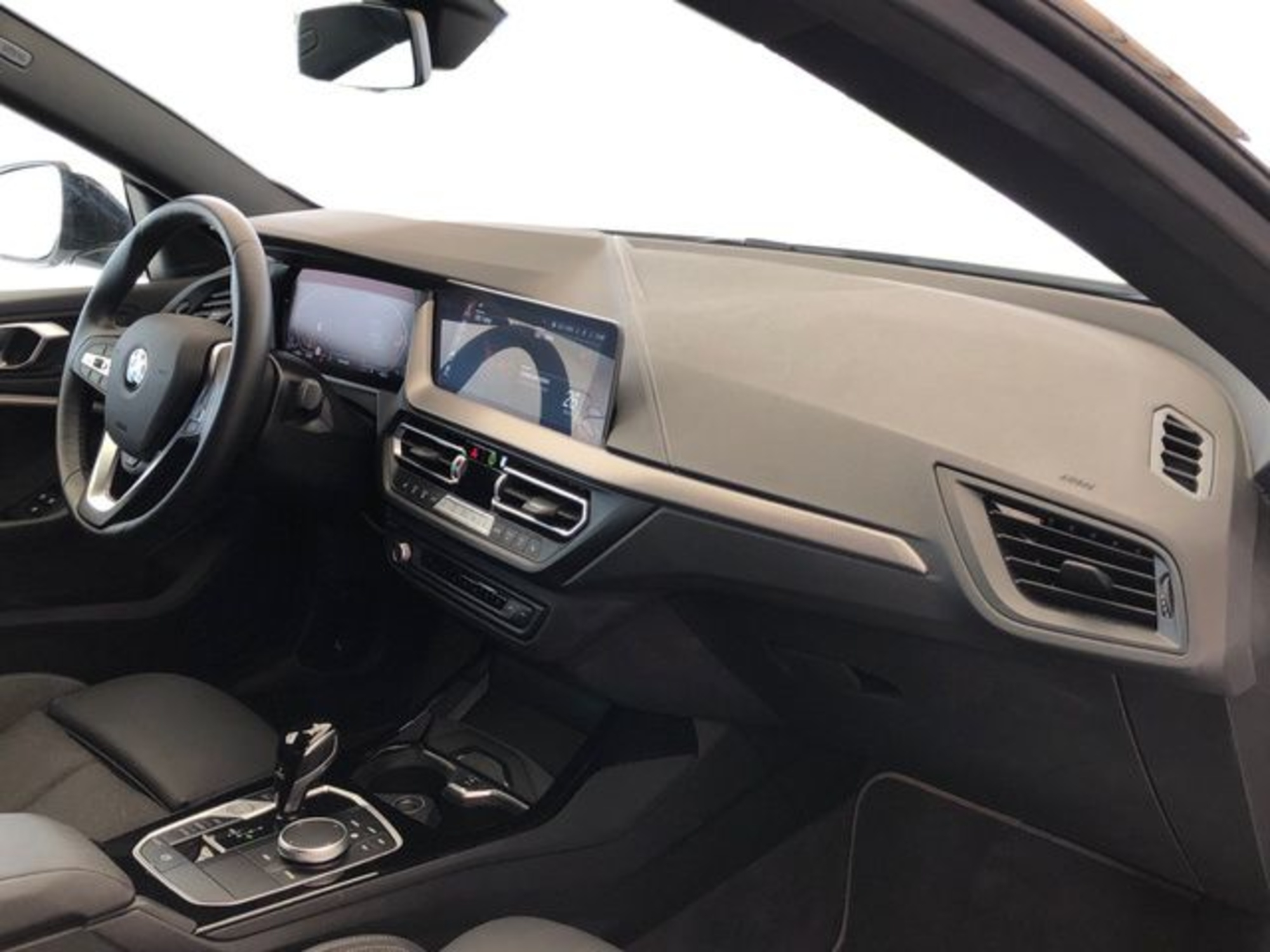 Renting BMW Serie 2 218d Gran Coupe 110 kW (150 CV) 14 3