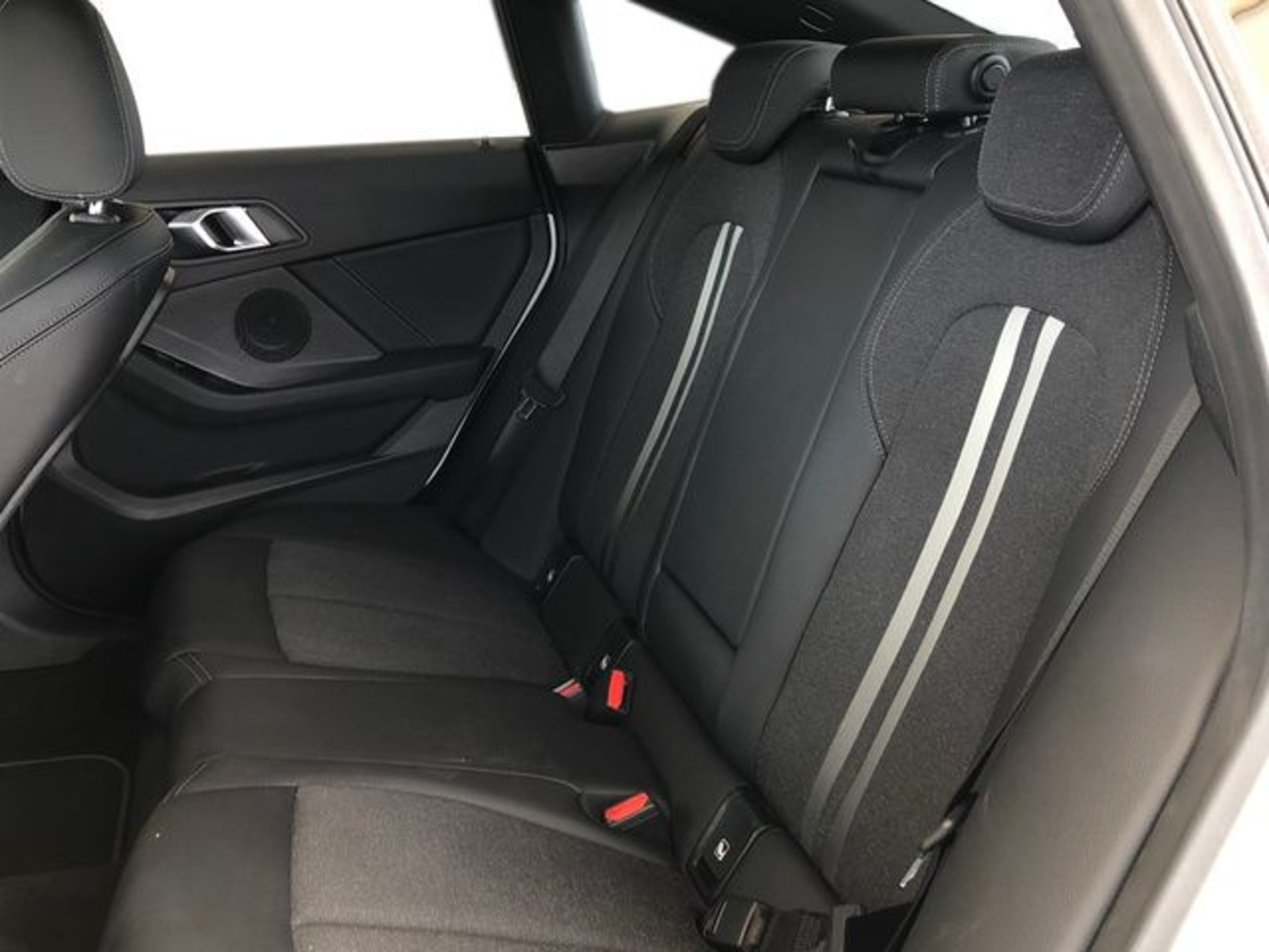 Renting BMW Serie 2 218d Gran Coupe 110 kW (150 CV) 14 3