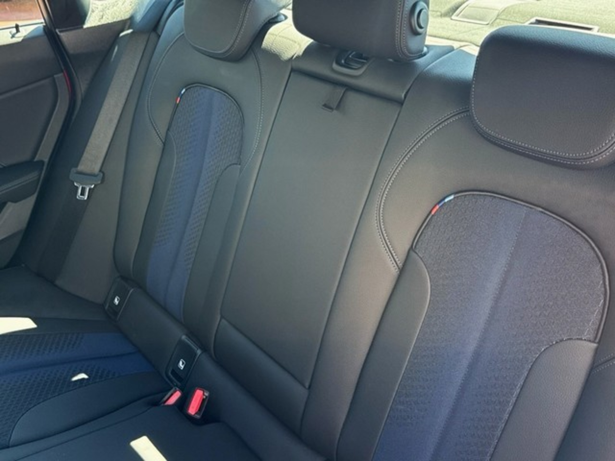 Renting BMW Serie 2 218d Gran Coupe 110 kW (150 CV) 2 1