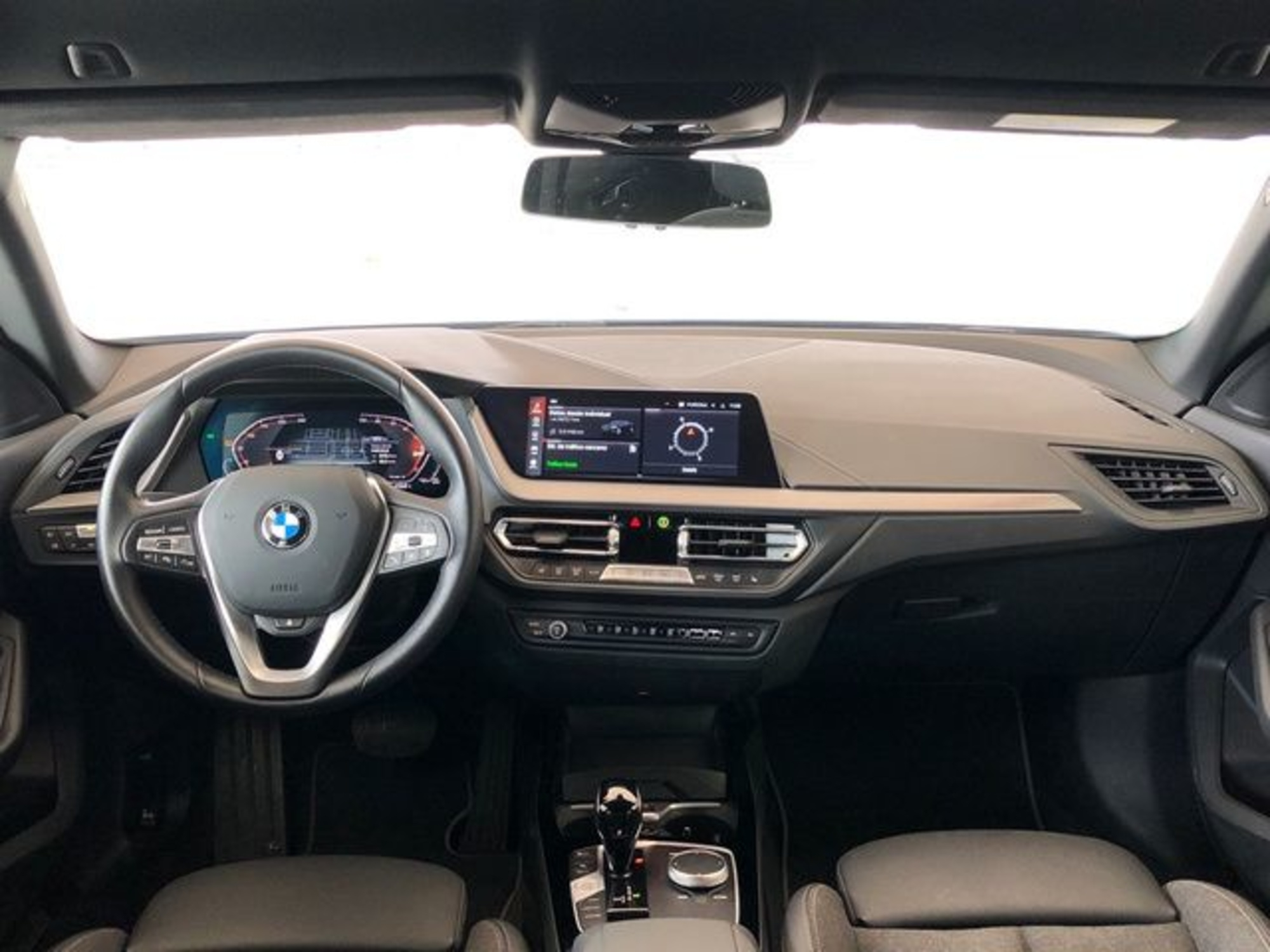 Renting BMW Serie 2 218d Gran Coupe 110 kW (150 CV) 2 3