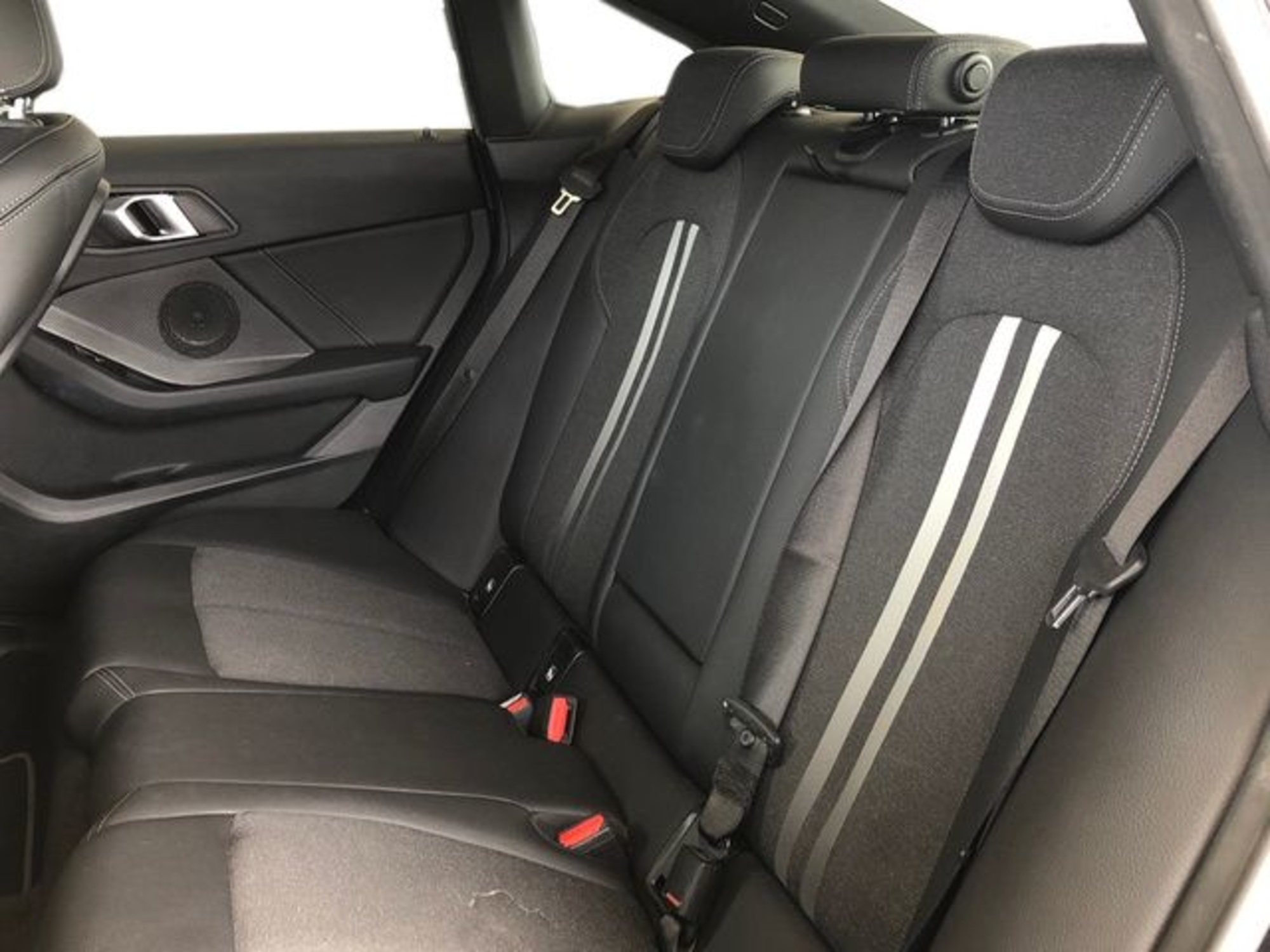 Renting BMW Serie 2 218d Gran Coupe 110 kW (150 CV) 2 3