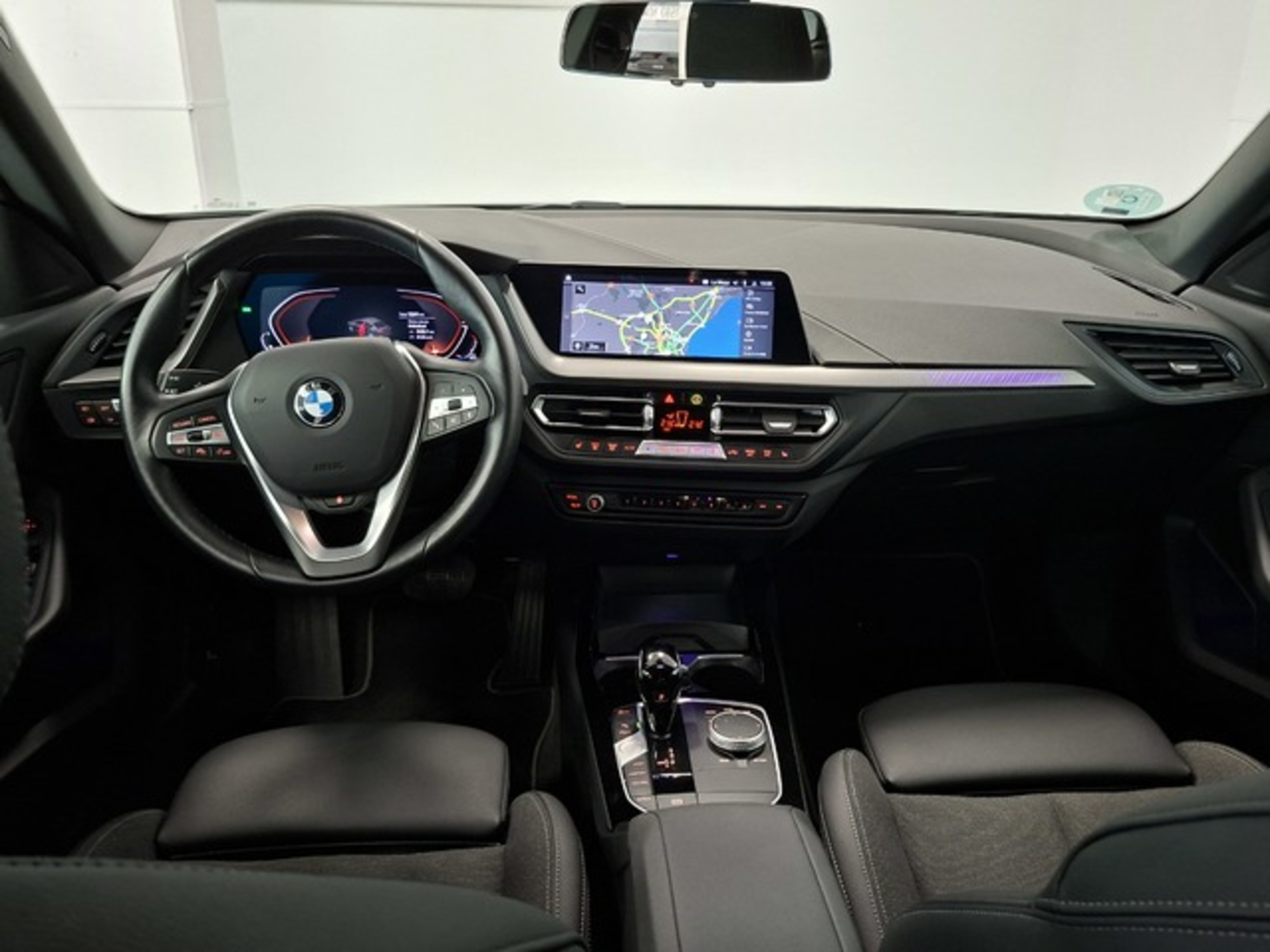Renting BMW Serie 2 218d Gran Coupe 110 kW (150 CV) 6 2