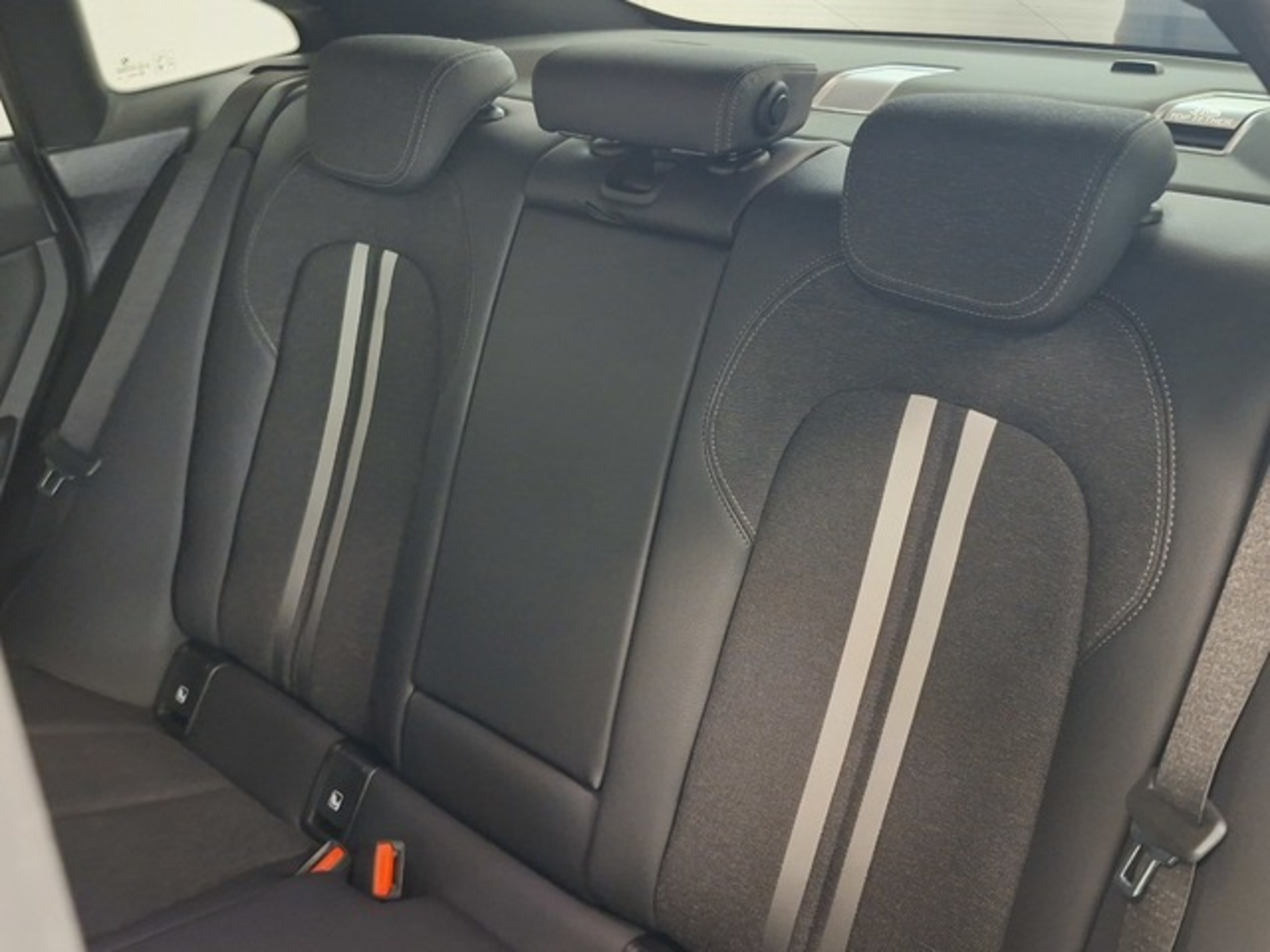Renting BMW Serie 2 218d Gran Coupe 110 kW (150 CV) 6 2