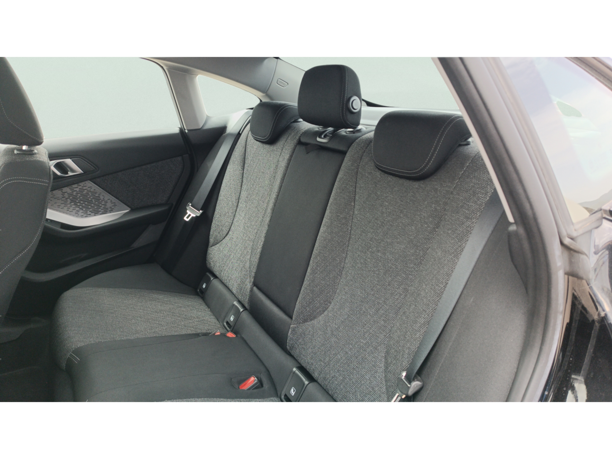 Renting BMW Serie 2 218d Gran Coupe 110 kW (150 CV) 8