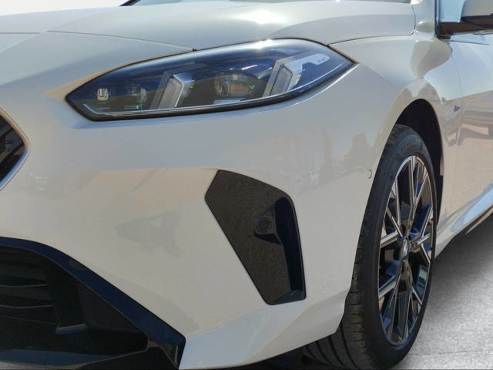 Renting BMW Serie 2 218d Gran Coupe 110 kW (150 CV) 8 4