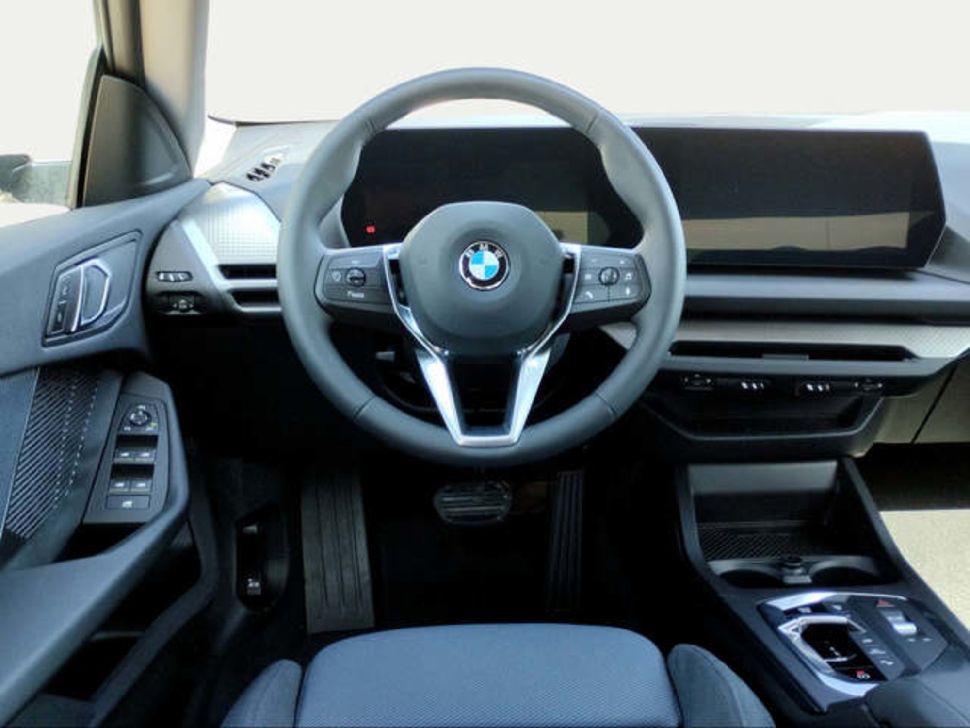 Renting BMW Serie 2 218d Gran Coupe 110 kW (150 CV) 8 4