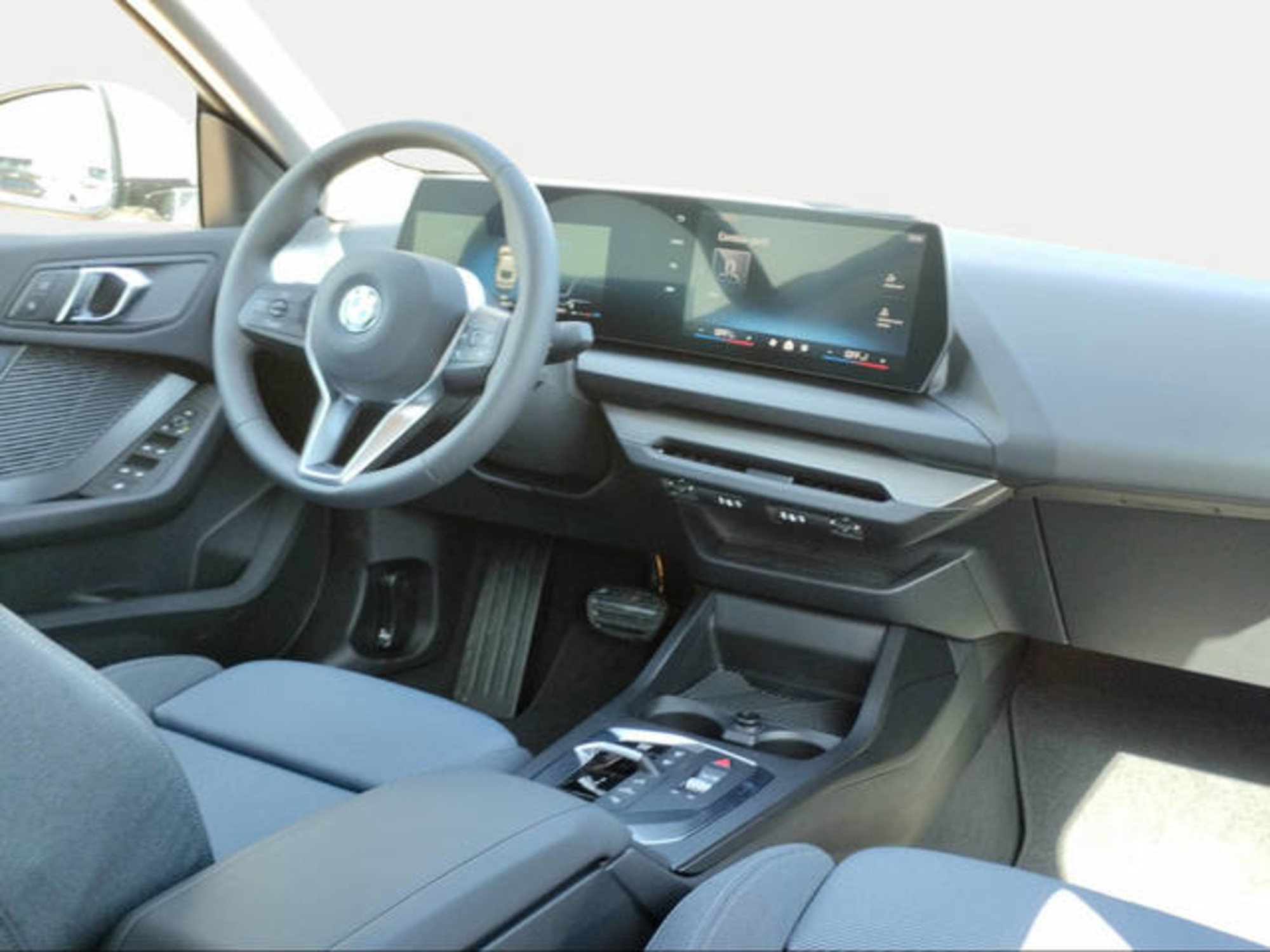 Renting BMW Serie 2 218d Gran Coupe 110 kW (150 CV) 8 4