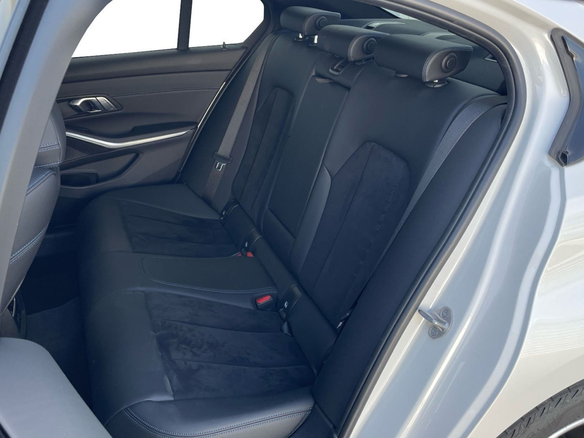 Renting BMW Serie 3 318d 110 kW (150 CV) 31