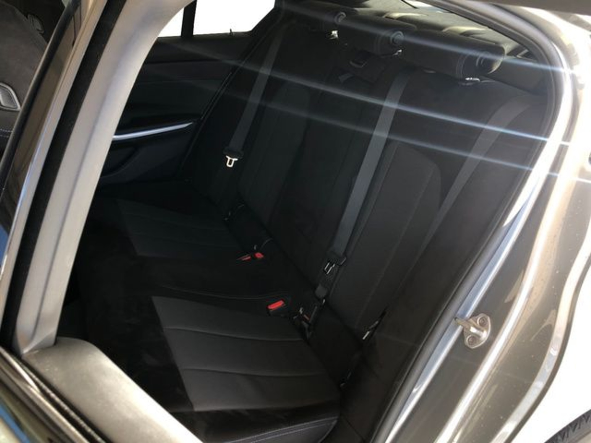 Renting BMW Serie 3 318d 110 kW (150 CV) 32
