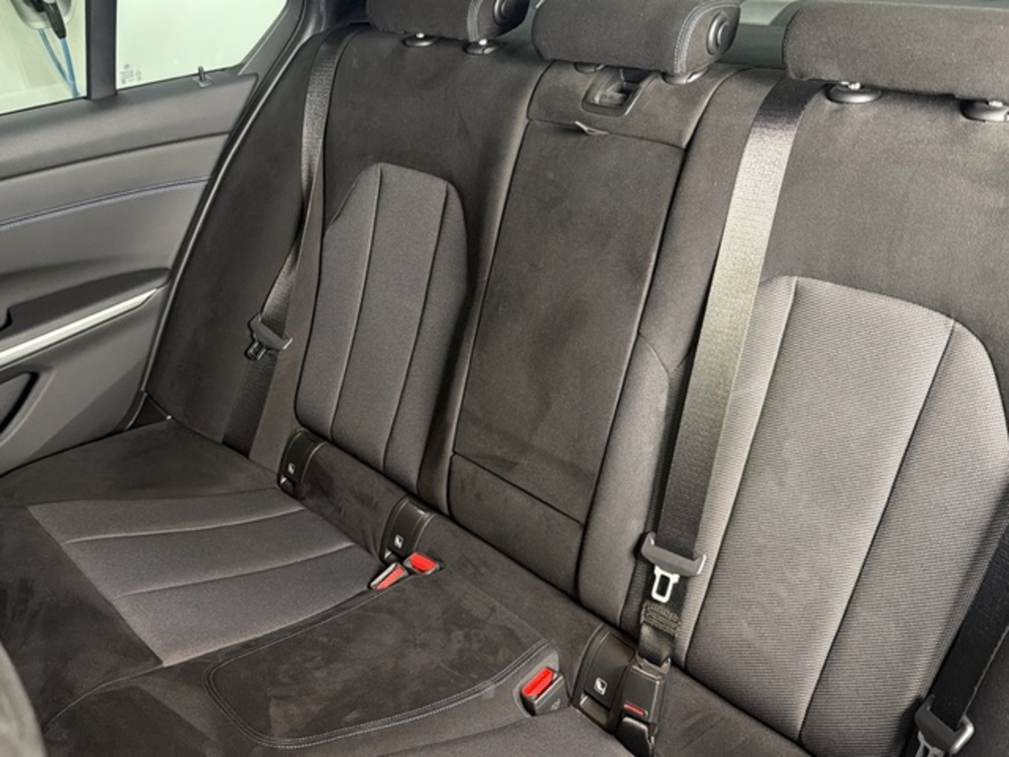 Renting BMW Serie 3 318d 110 kW (150 CV) 1