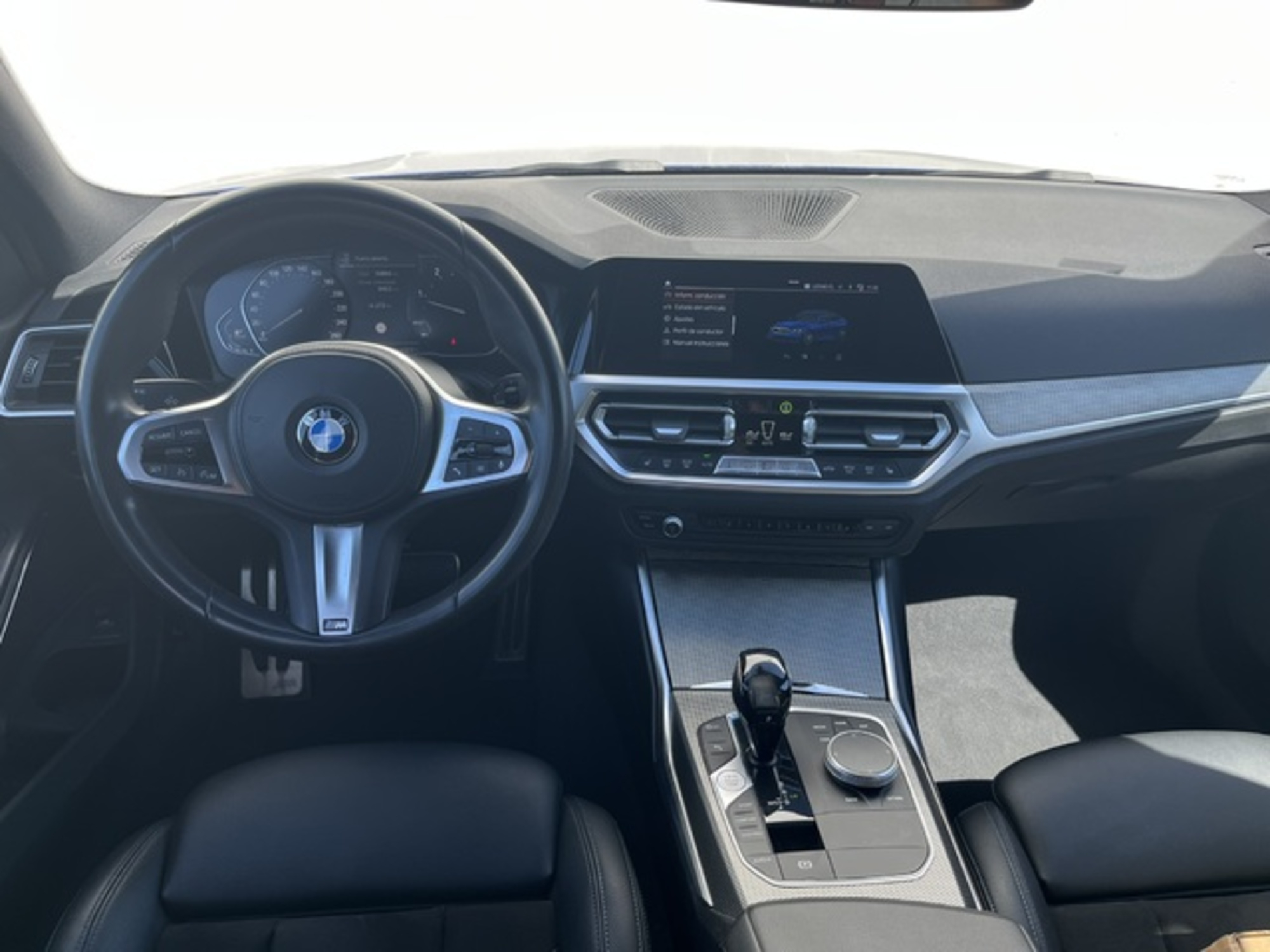 Renting BMW Serie 3 318d 110 kW (150 CV) 15