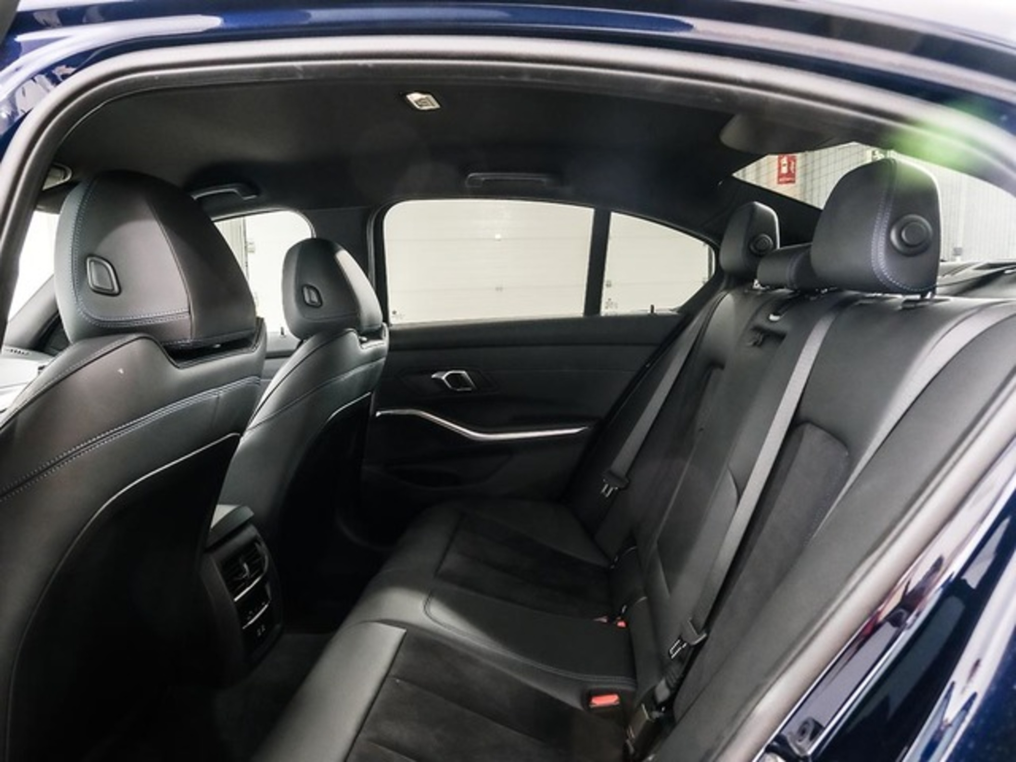 Renting BMW Serie 3 318d 110 kW (150 CV) 6