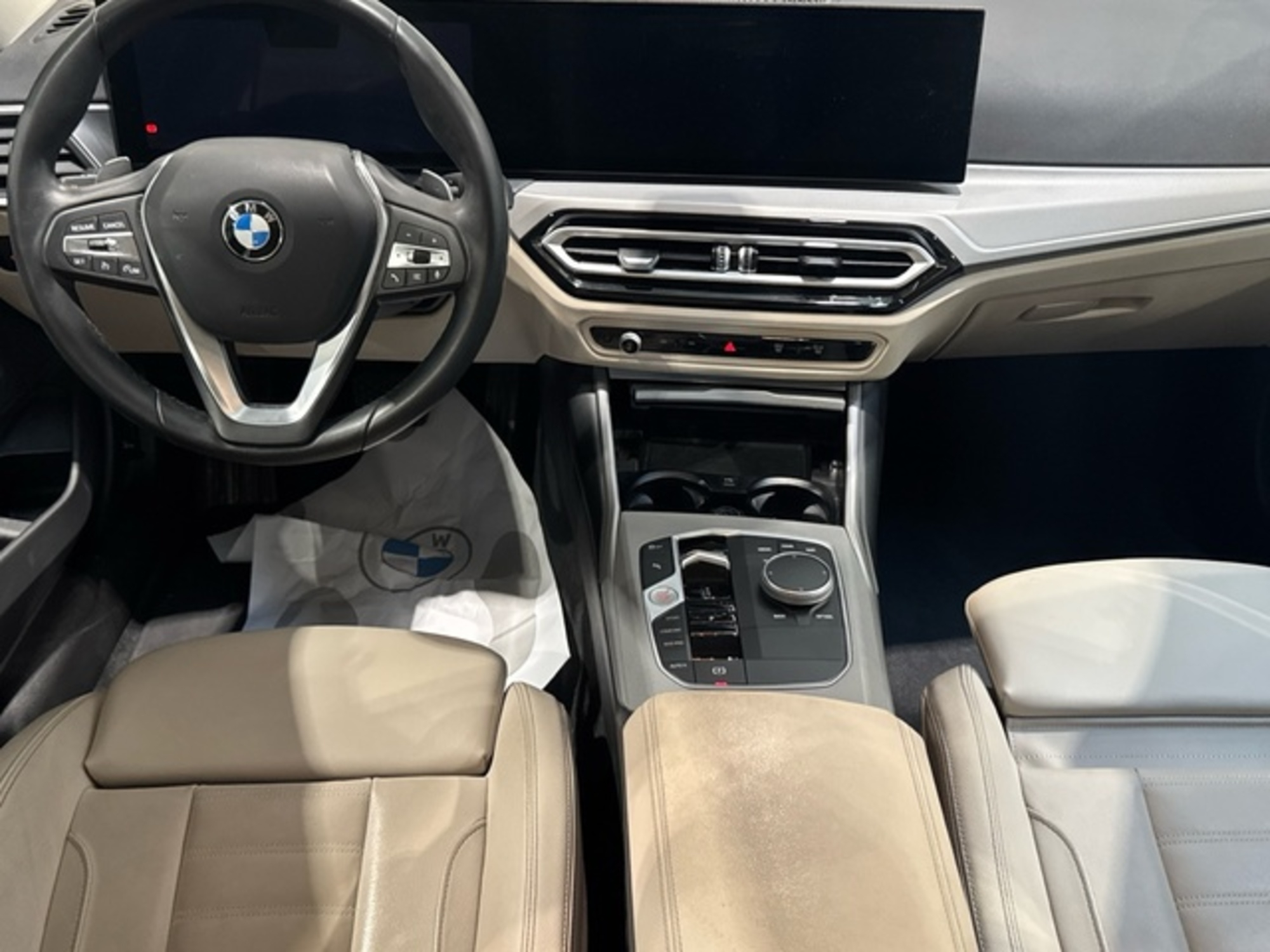 Renting BMW Serie 3 318d 110 kW (150 CV) 6 1