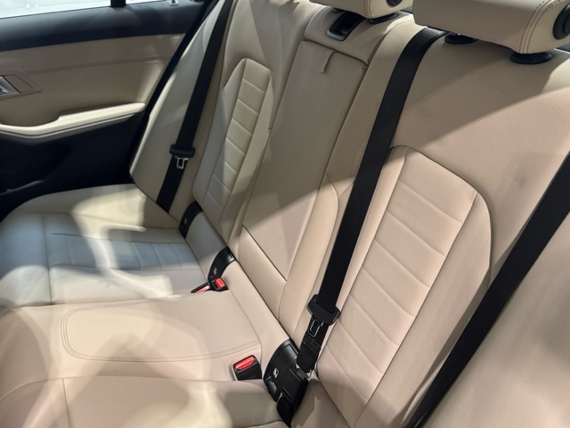 Renting BMW Serie 3 318d 110 kW (150 CV) 6 1