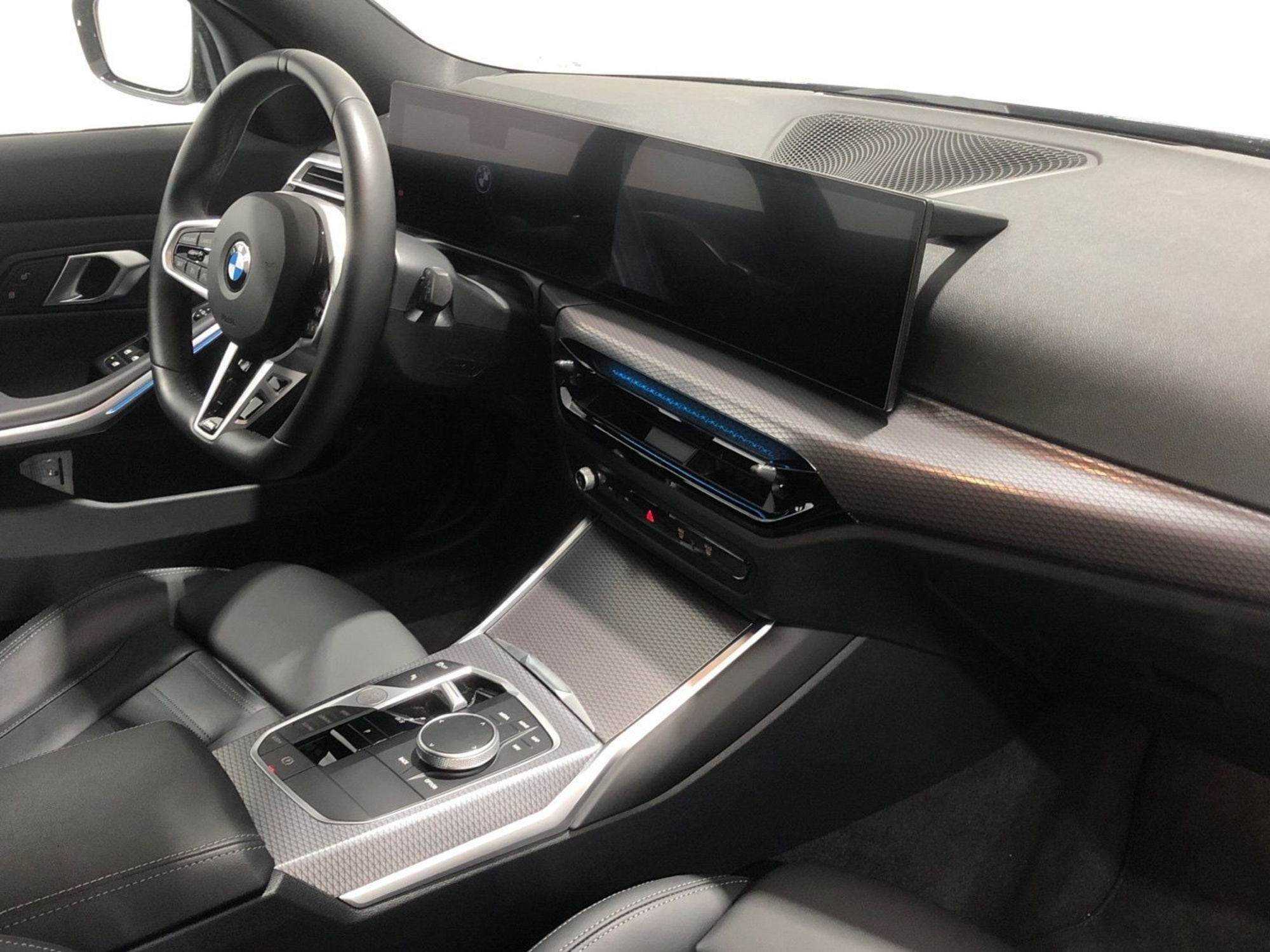 Renting BMW Serie 3 318d Touring 110 kW (150 CV) 5 6