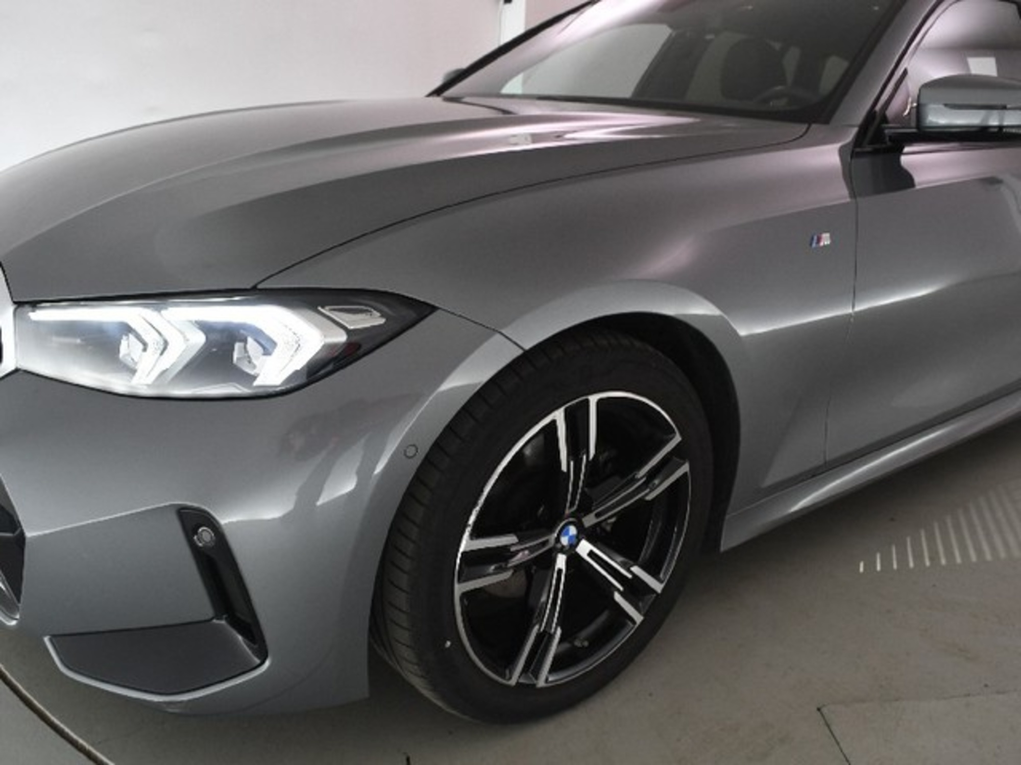 Renting BMW Serie 3 318d Touring 110 kW (150 CV) 6 2