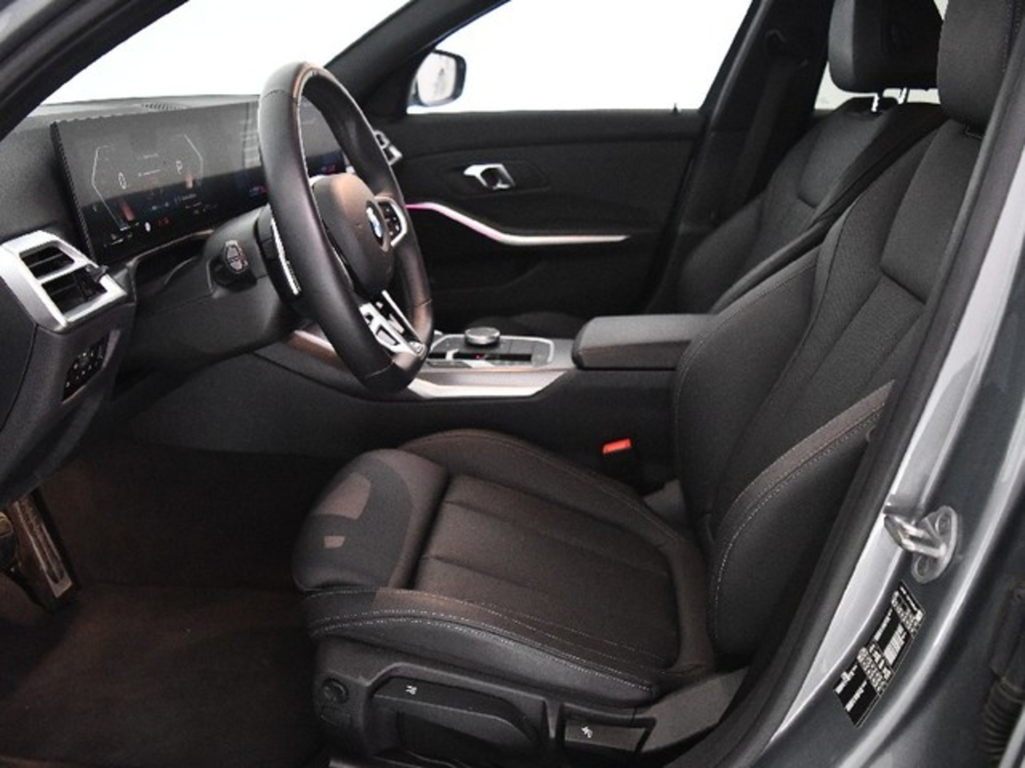 Renting BMW Serie 3 318d Touring 110 kW (150 CV) 6 2